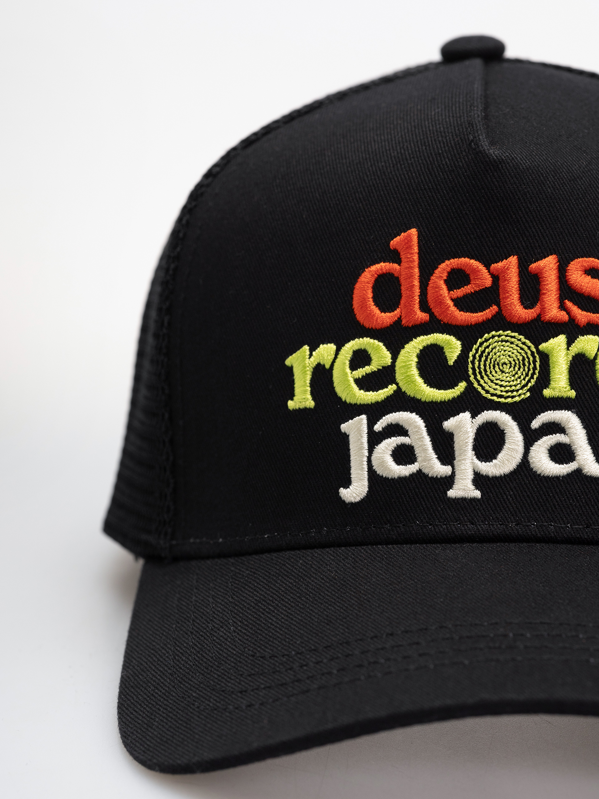 Czapka z daszkiem Deus Ex Machina Strata Trucker (black)