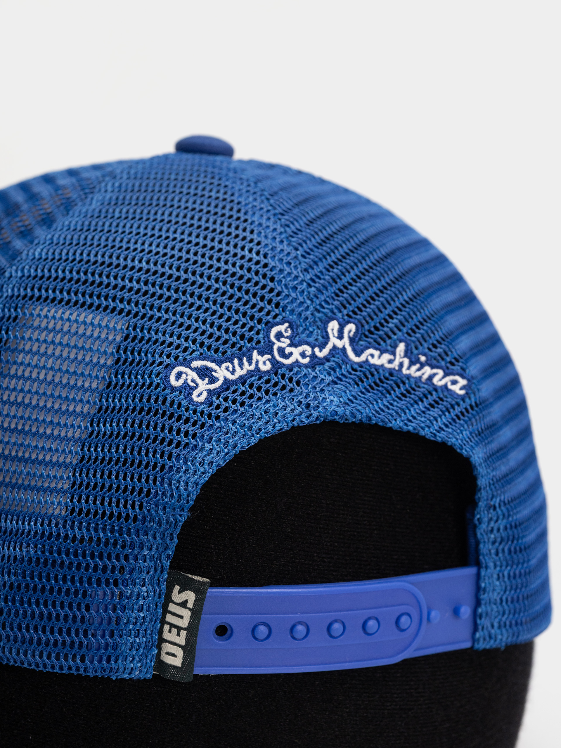 Czapka z daszkiem Deus Ex Machina Strata Trucker (daphne blue)