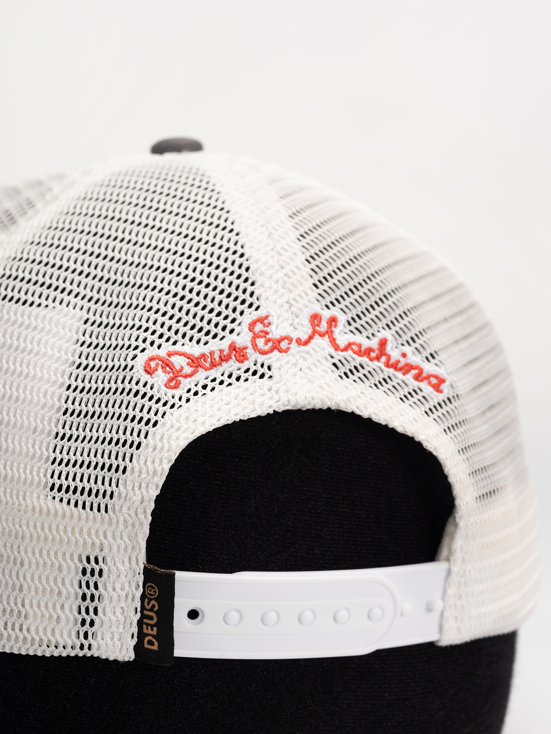 Czapka z daszkiem Deus Ex Machina Dogleg Trucker (dark grey)