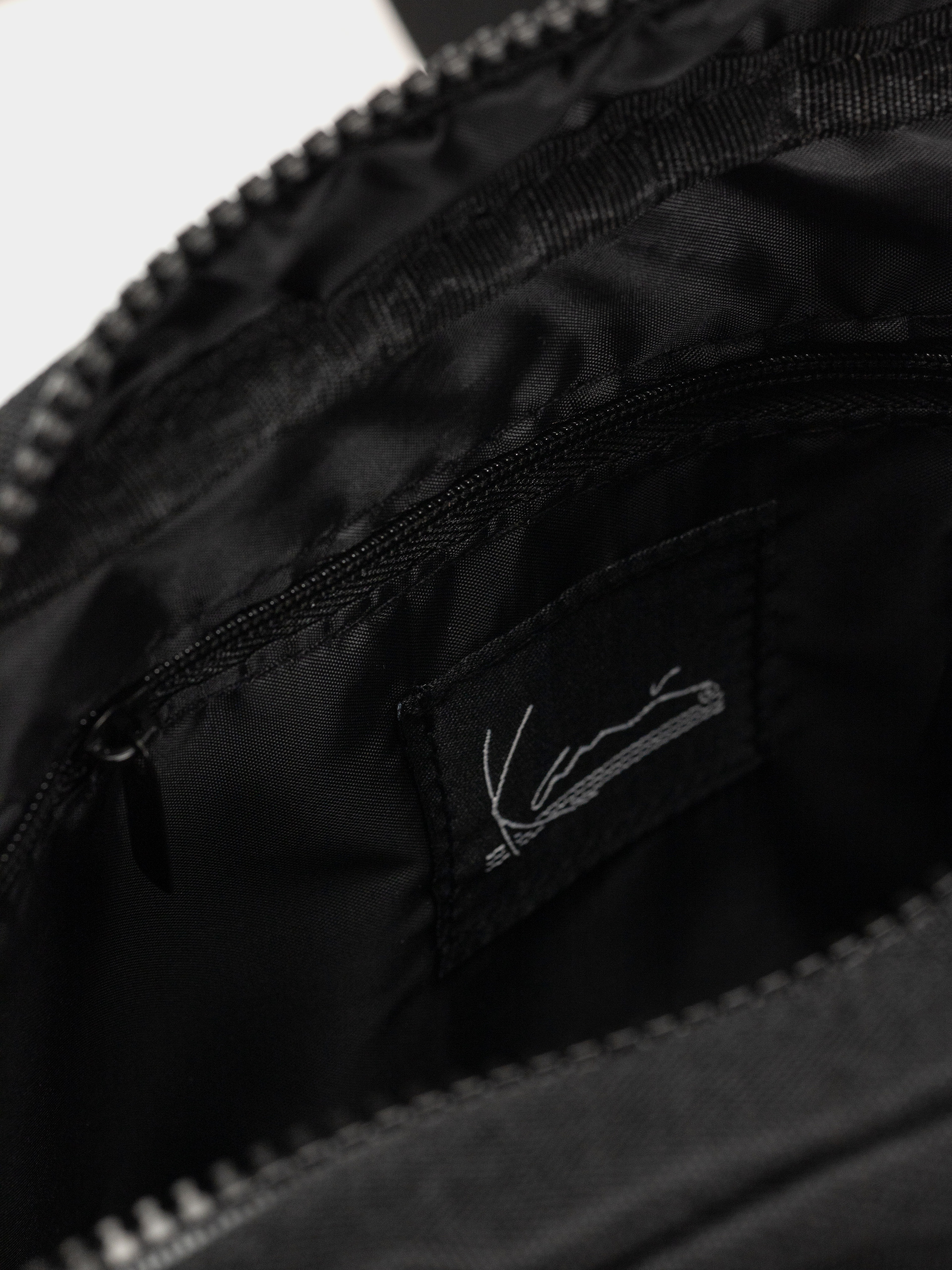 Nerka Karl Kani Signature Essential Hip (black)