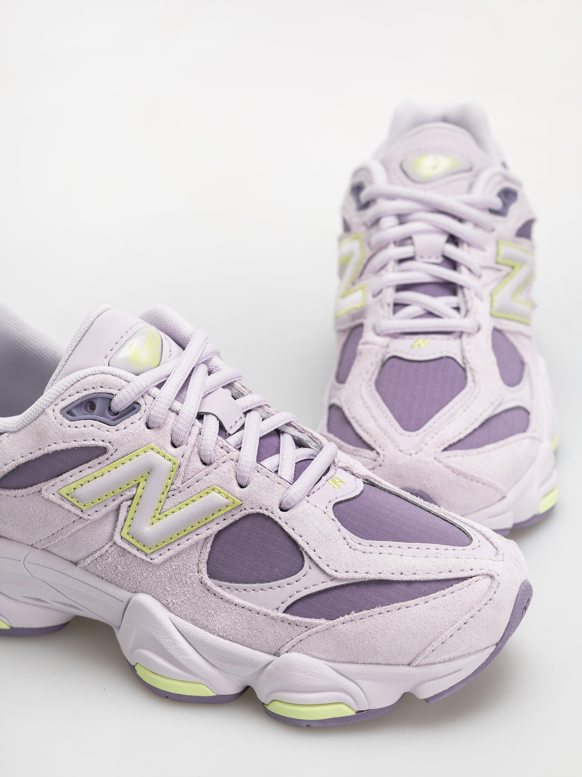 Buty New Balance 9060 JR (taro/dry lime)