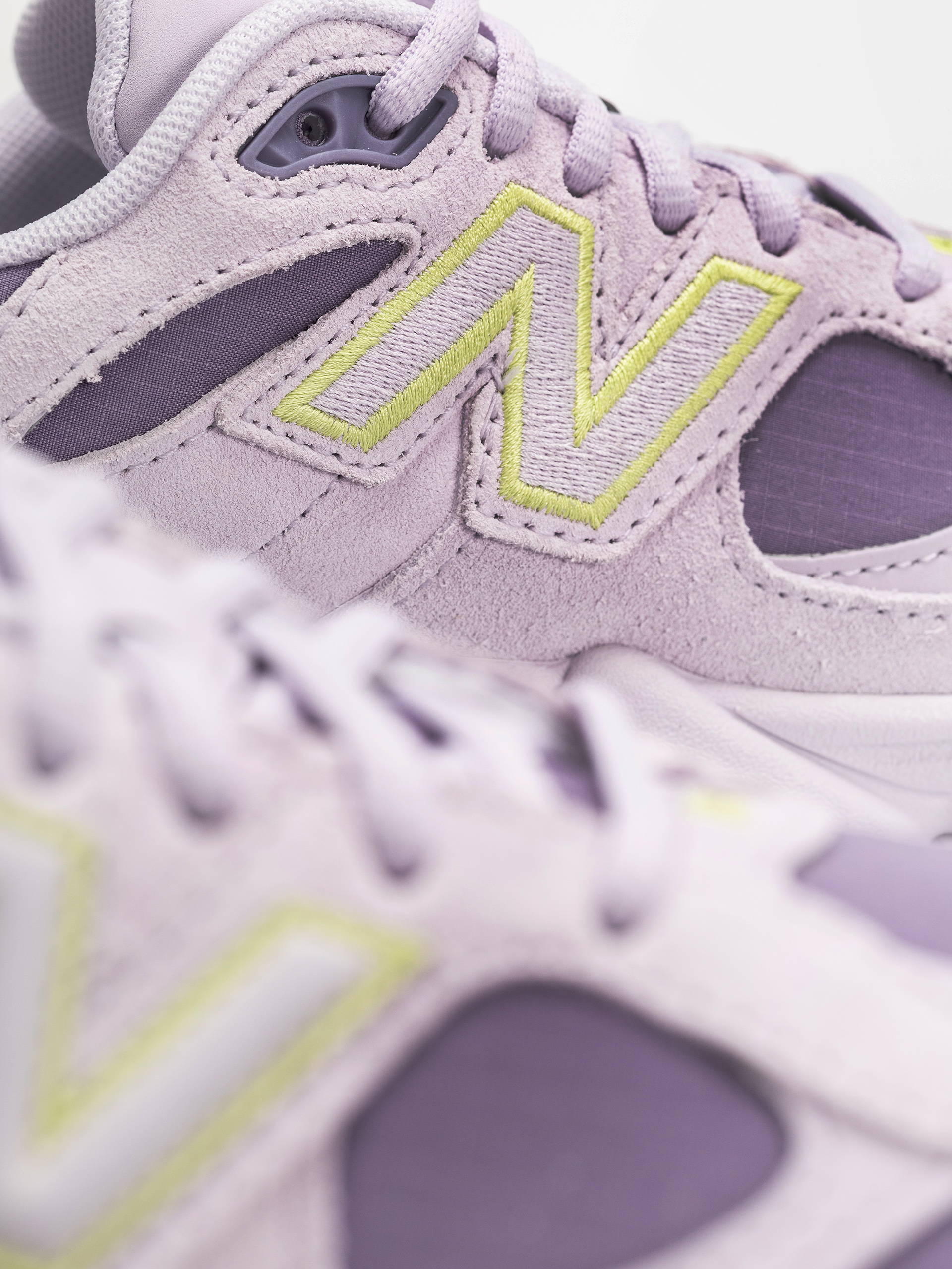 Buty New Balance 9060 JR (taro/dry lime)