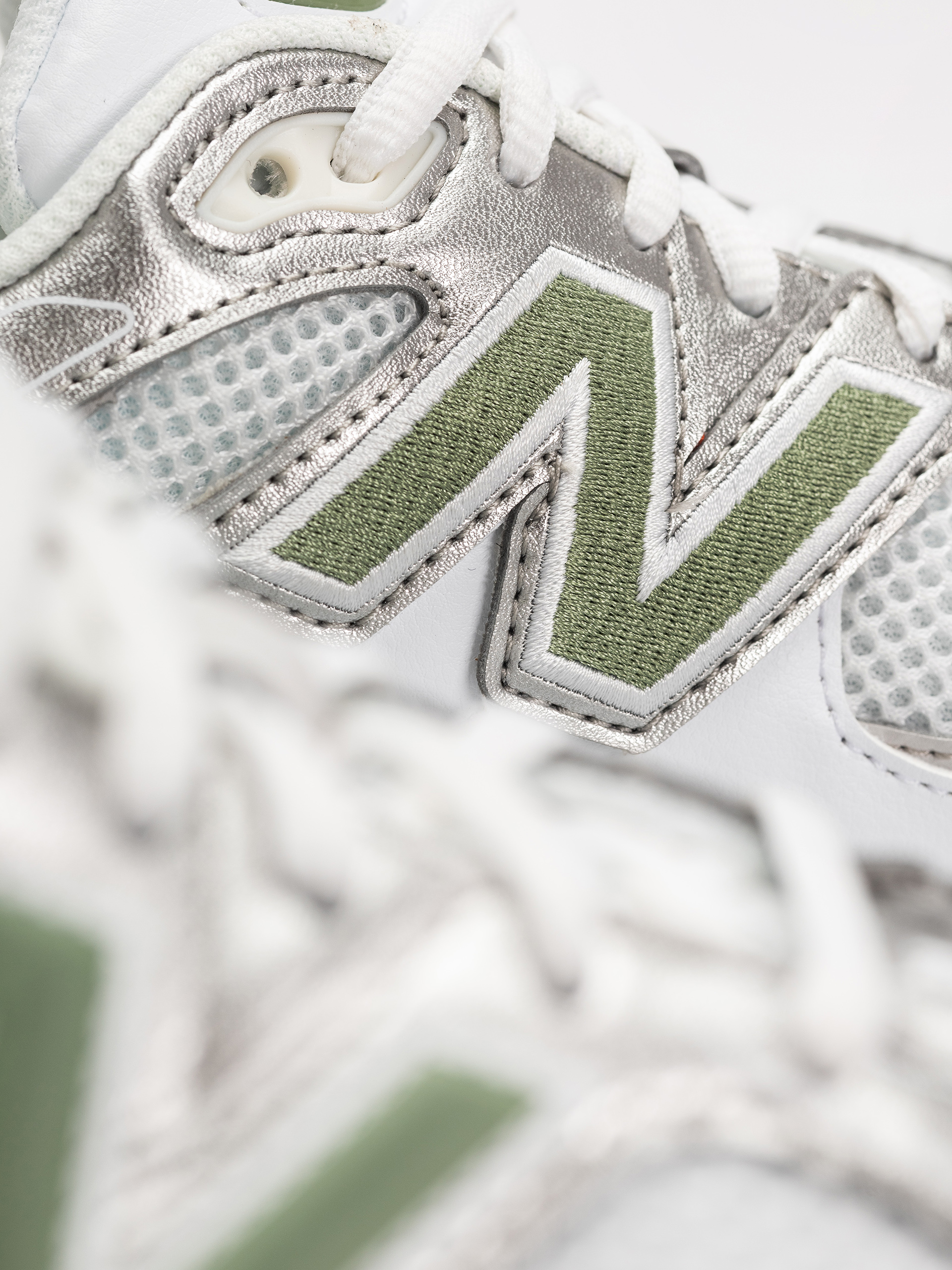 Buty New Balance 9060 (103 white/oregano)