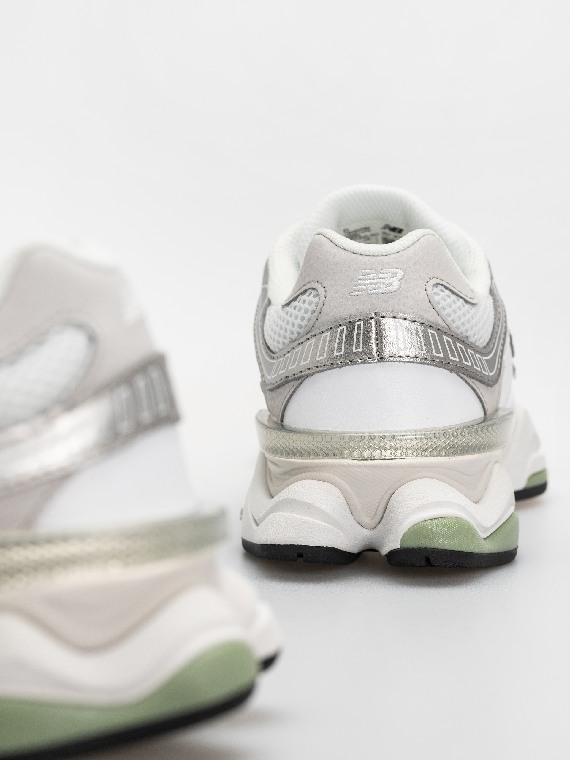 Buty New Balance 9060 (103 white/oregano)