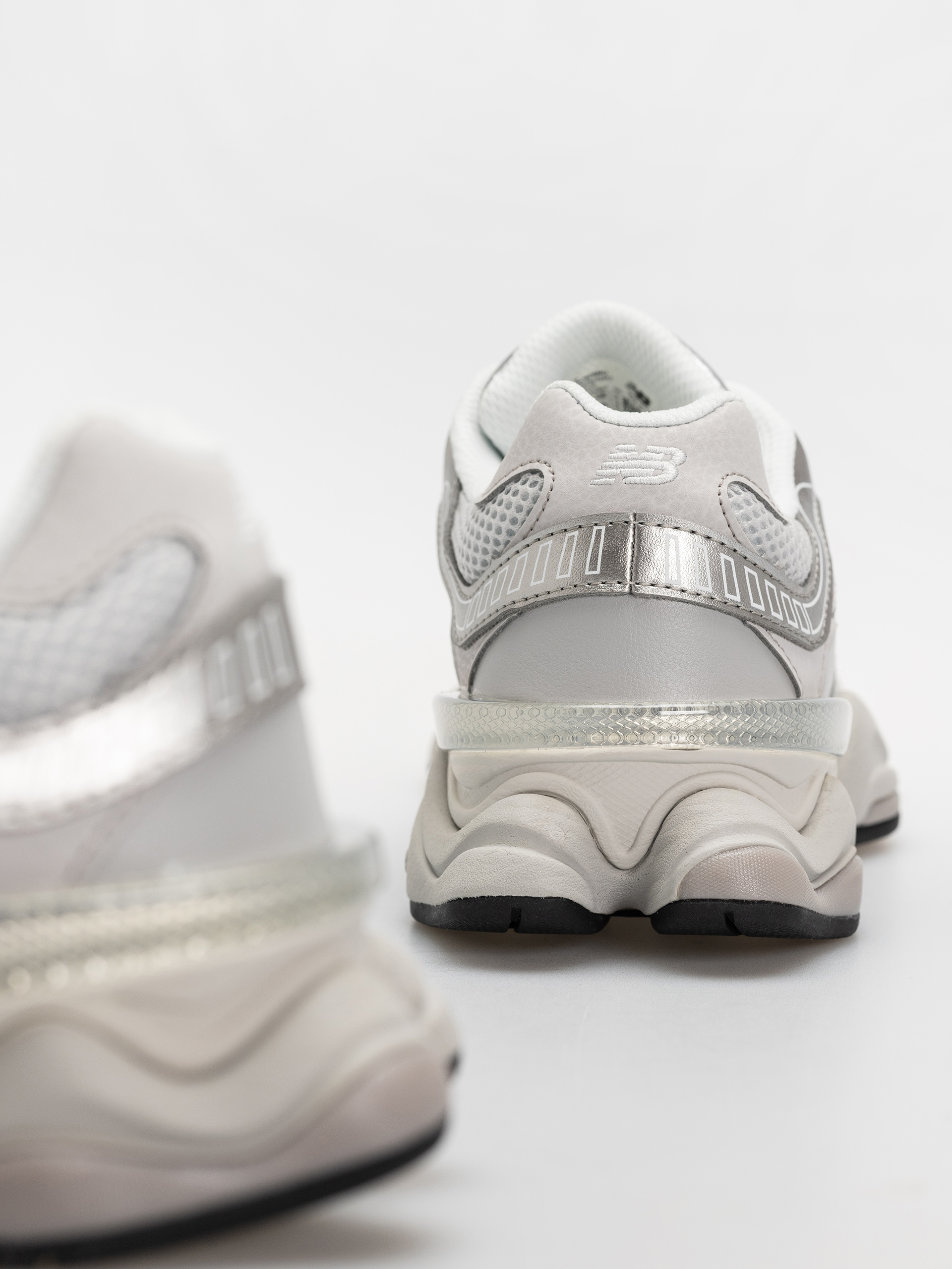 Buty New Balance 9060 (raincloud/truffle salt)