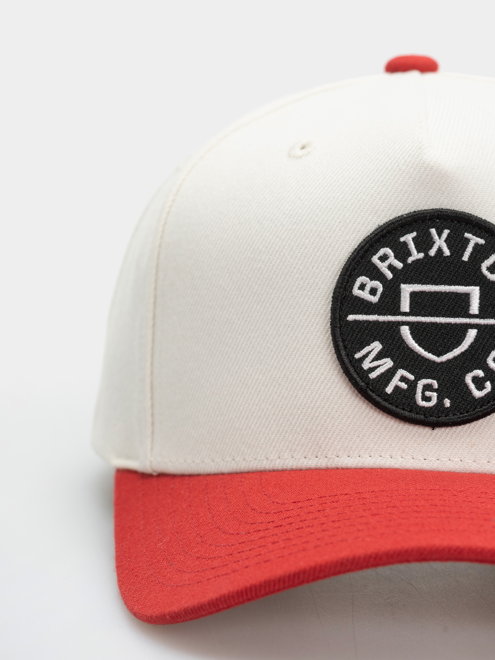 Czapka z daszkiem Brixton Crest C Mp Snapback (off white/adrenaline rush)