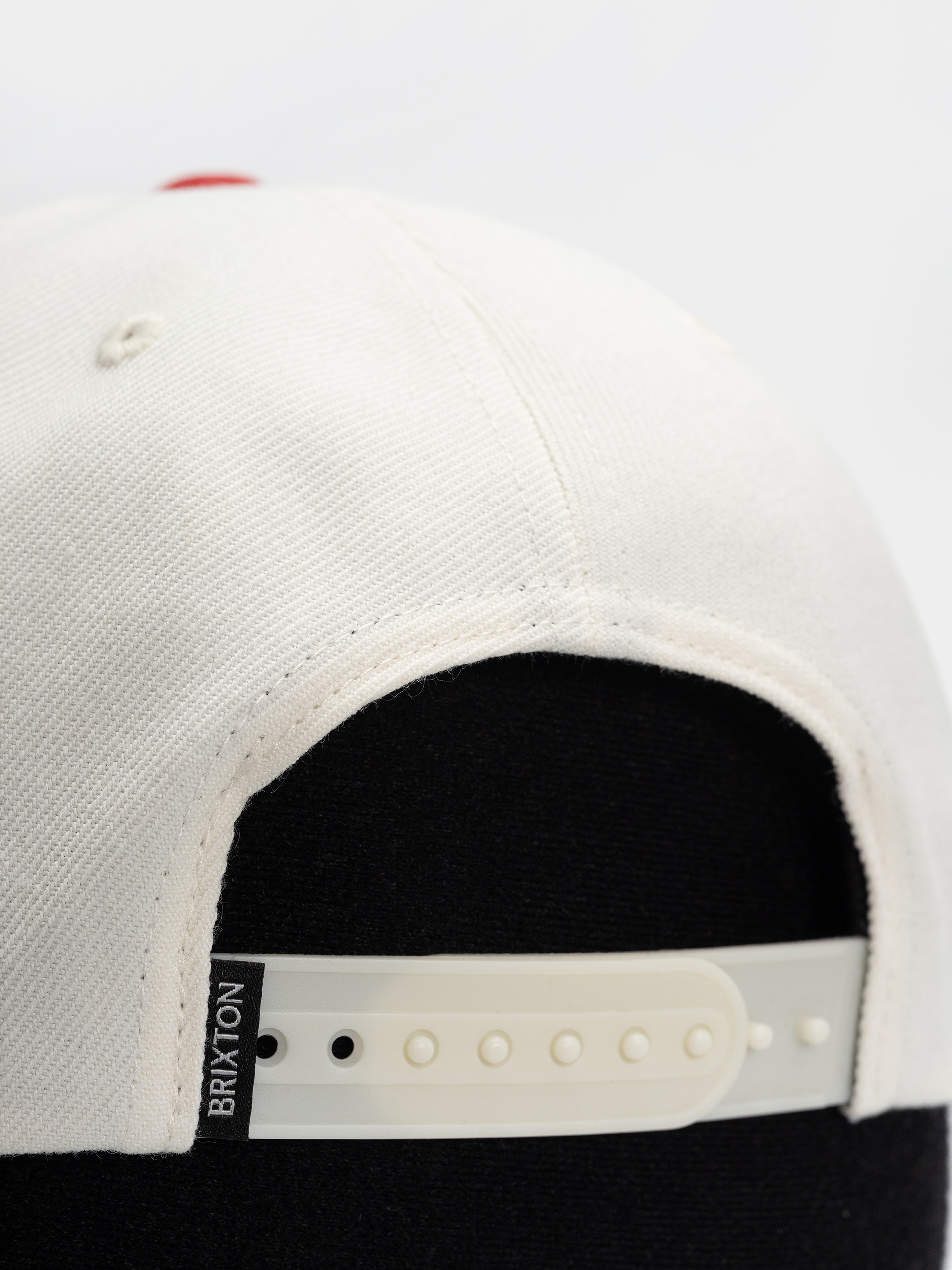 Czapka z daszkiem Brixton Crest C Mp Snapback (off white/adrenaline rush)