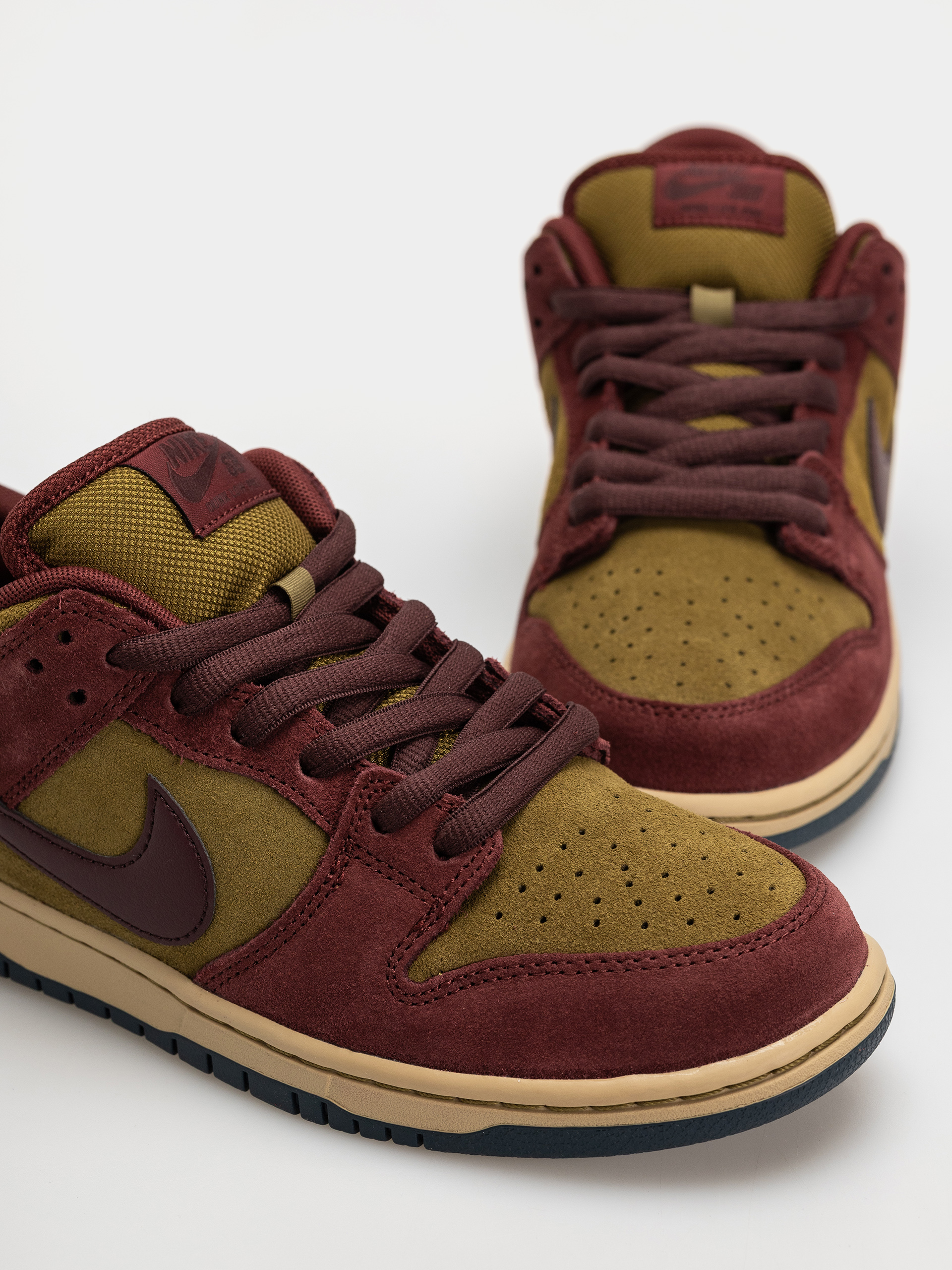 Buty Nike SB Dunk Low Pro (dark team red/burgundy crush olive flak)