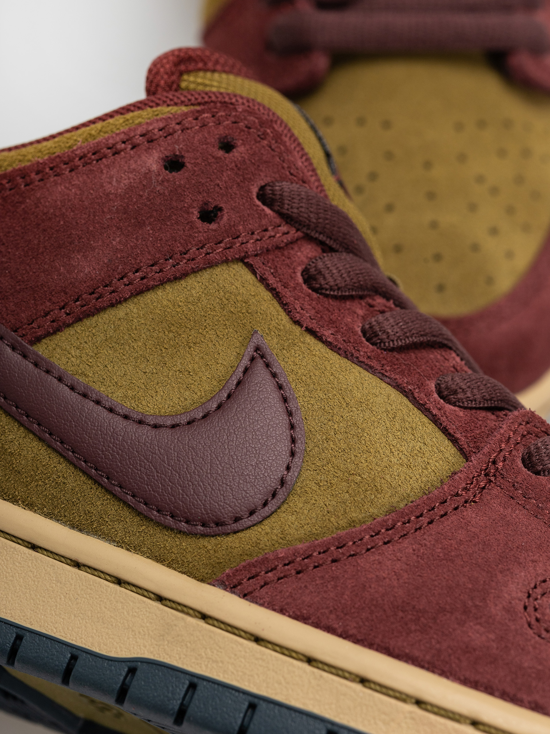 Buty Nike SB Dunk Low Pro (dark team red/burgundy crush olive flak)