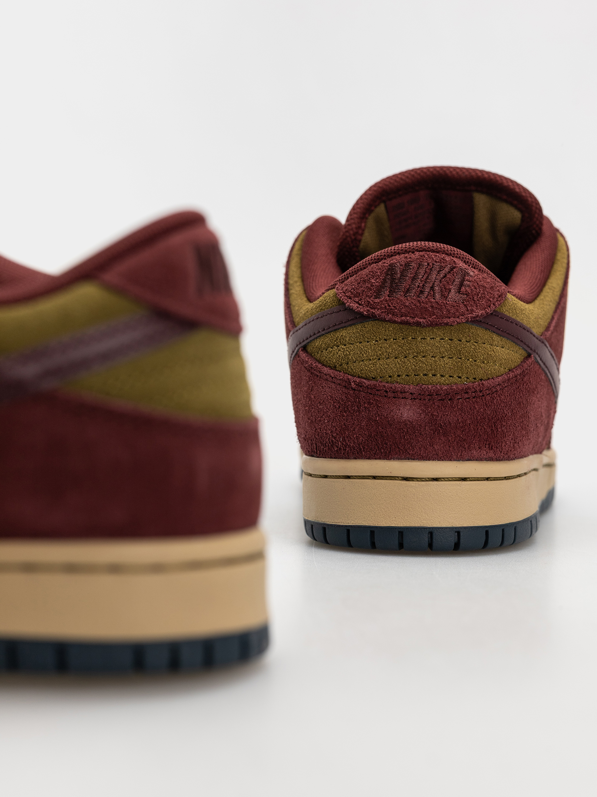 Buty Nike SB Dunk Low Pro (dark team red/burgundy crush olive flak)