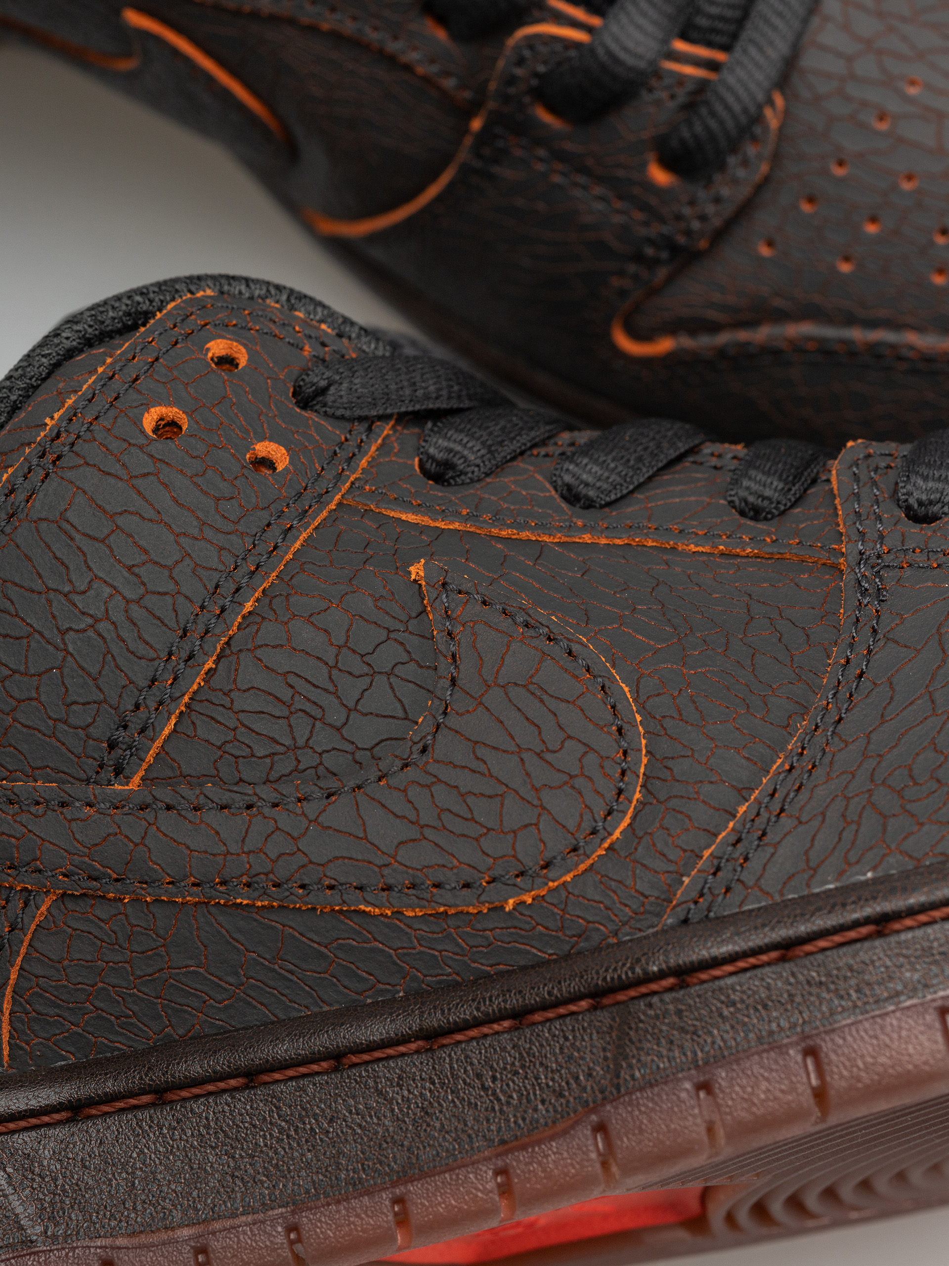 Buty Nike SB Dunk Low Pro Prm (dk smoke grey/campfire orange black)
