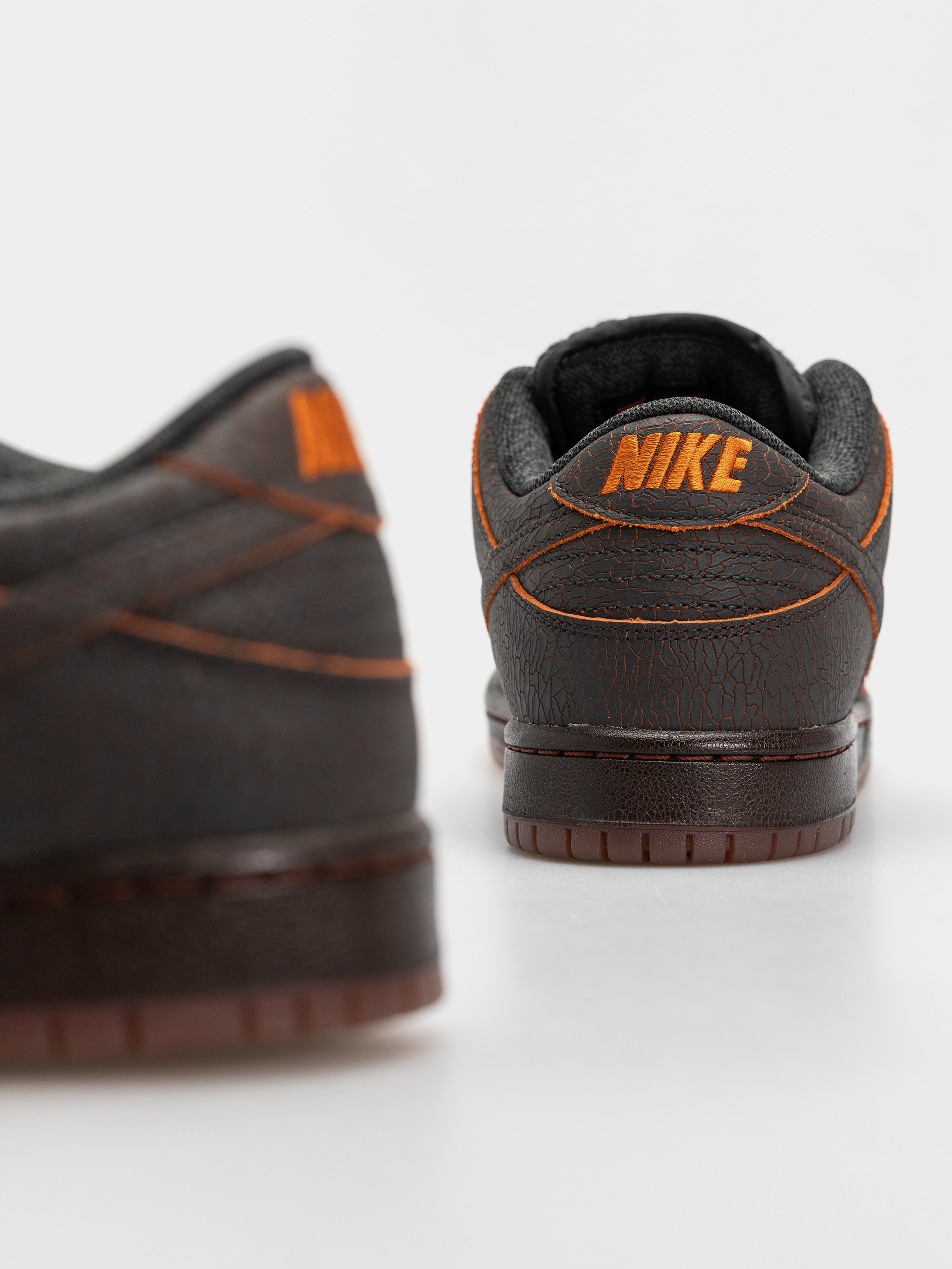 Buty Nike SB Dunk Low Pro Prm (dk smoke grey/campfire orange black)