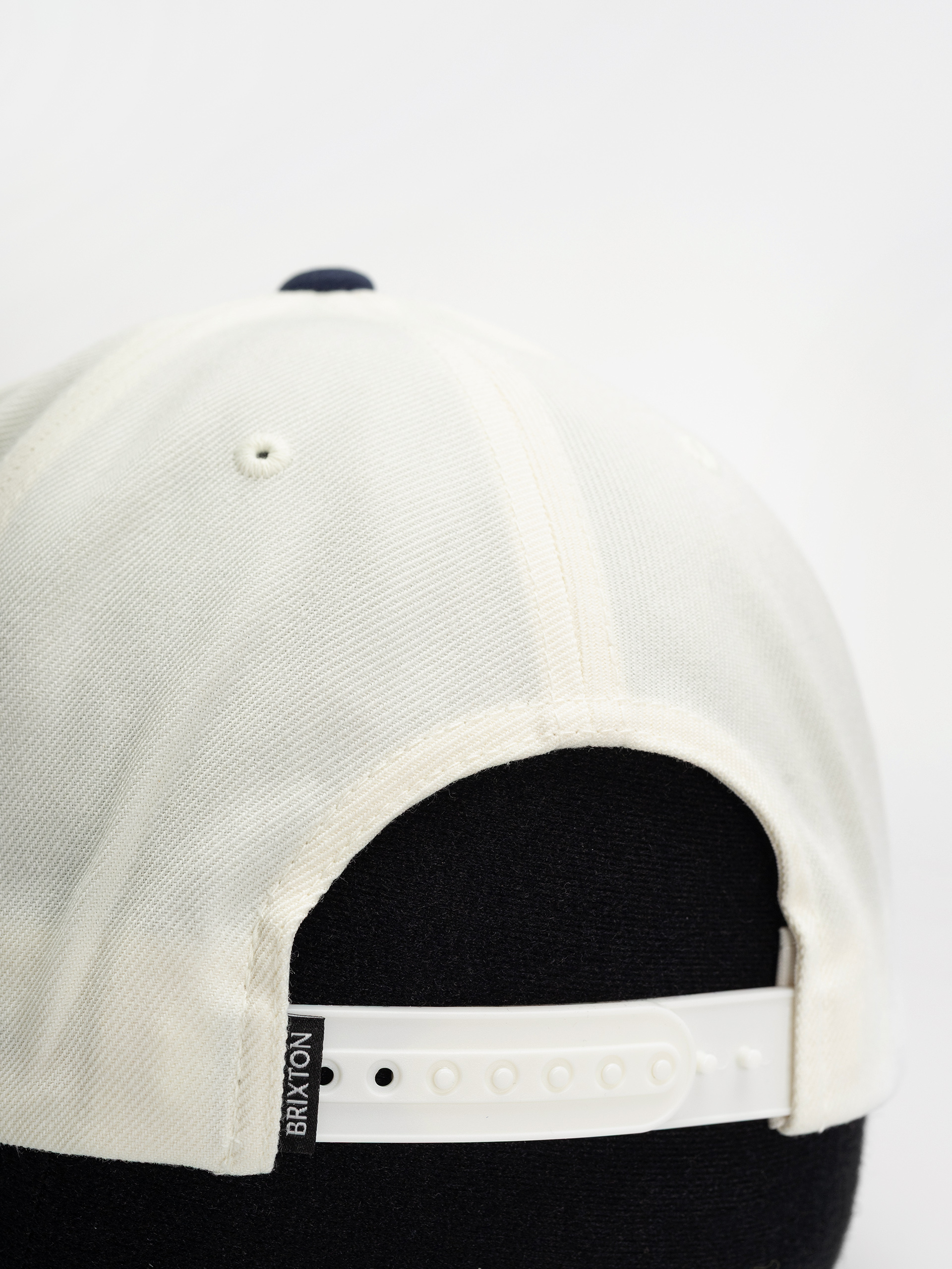 Czapka z daszkiem Brixton Oath Iii Snapback (off white/midnight blue)