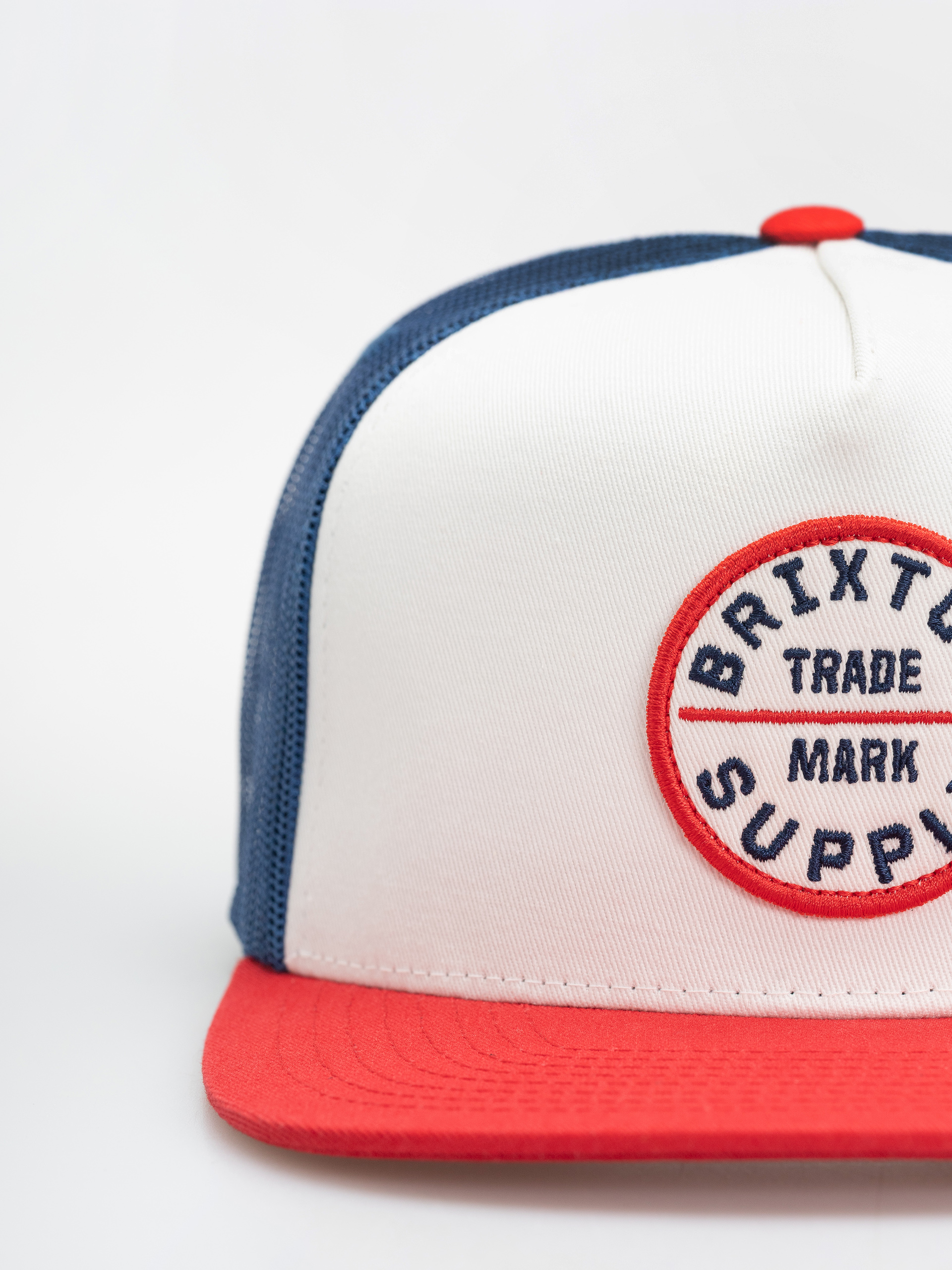 Czapka z daszkiem Brixton Oath Mp Trucker (white/midnight blue/adrenaline)