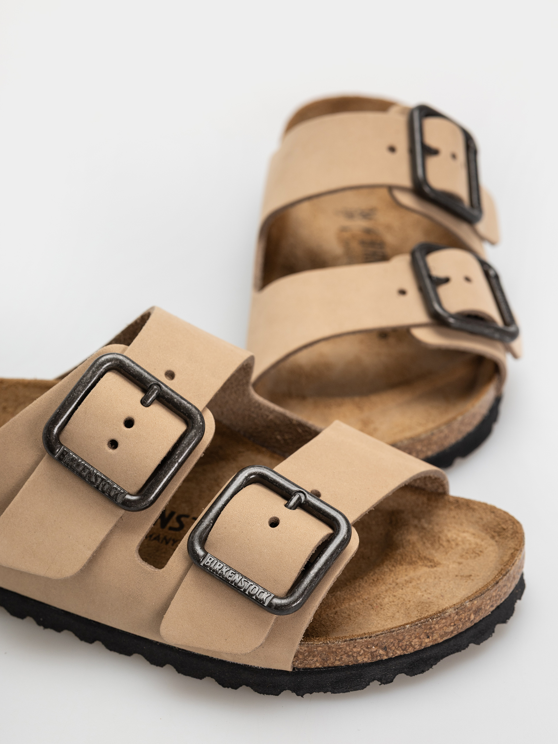 Klapki Birkenstock Arizona Wire Buckle Nubuck Leather Narrow (sandcastle)