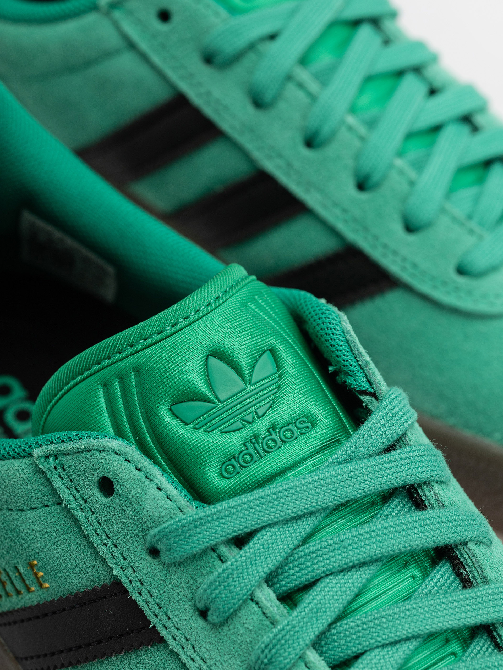 Buty adidas Gazelle Adv (cougrn/cblack/gum5)