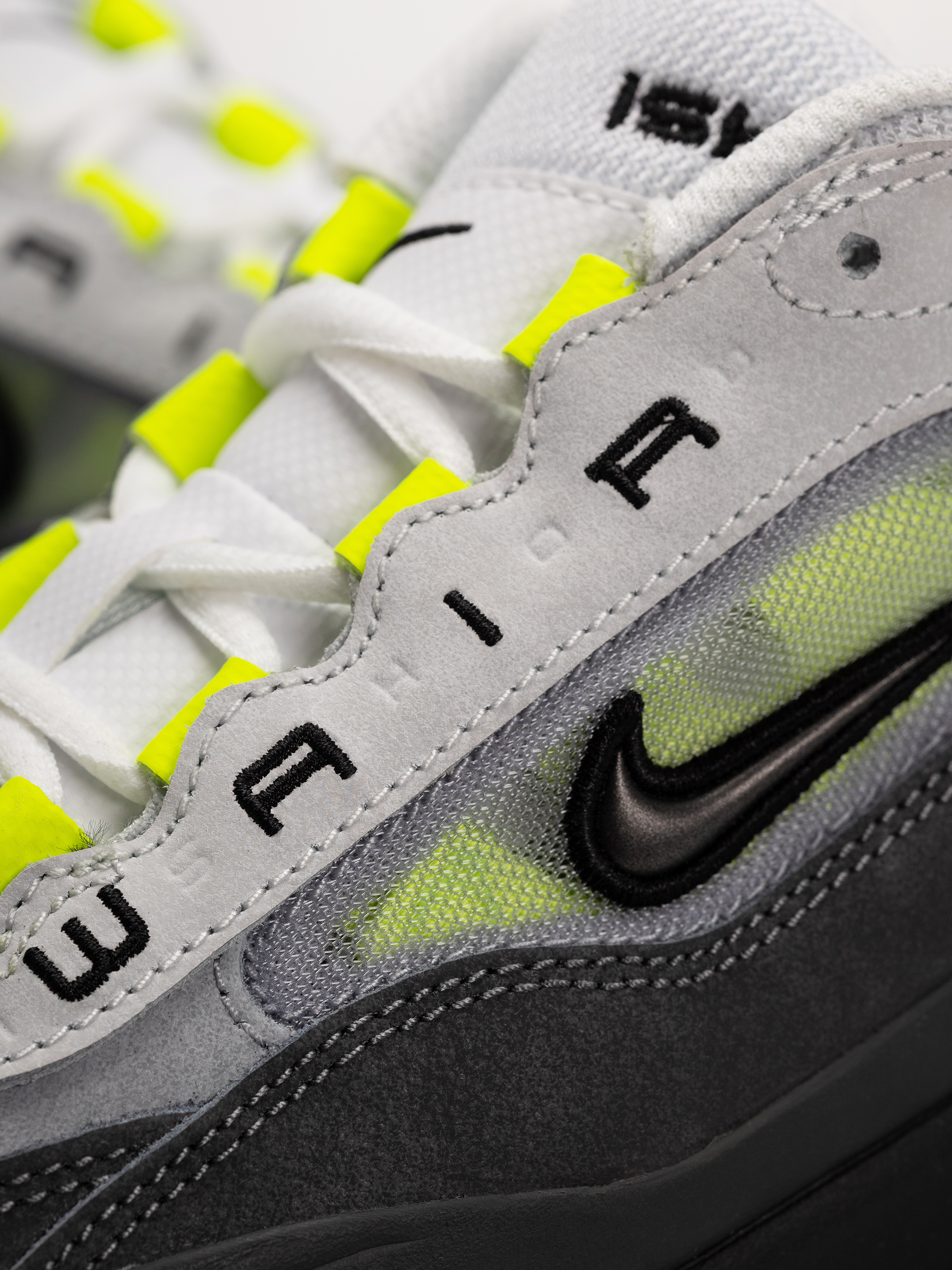 Buty Nike SB Air Max Ishod (black/neon yellow anthracite lt graphite)