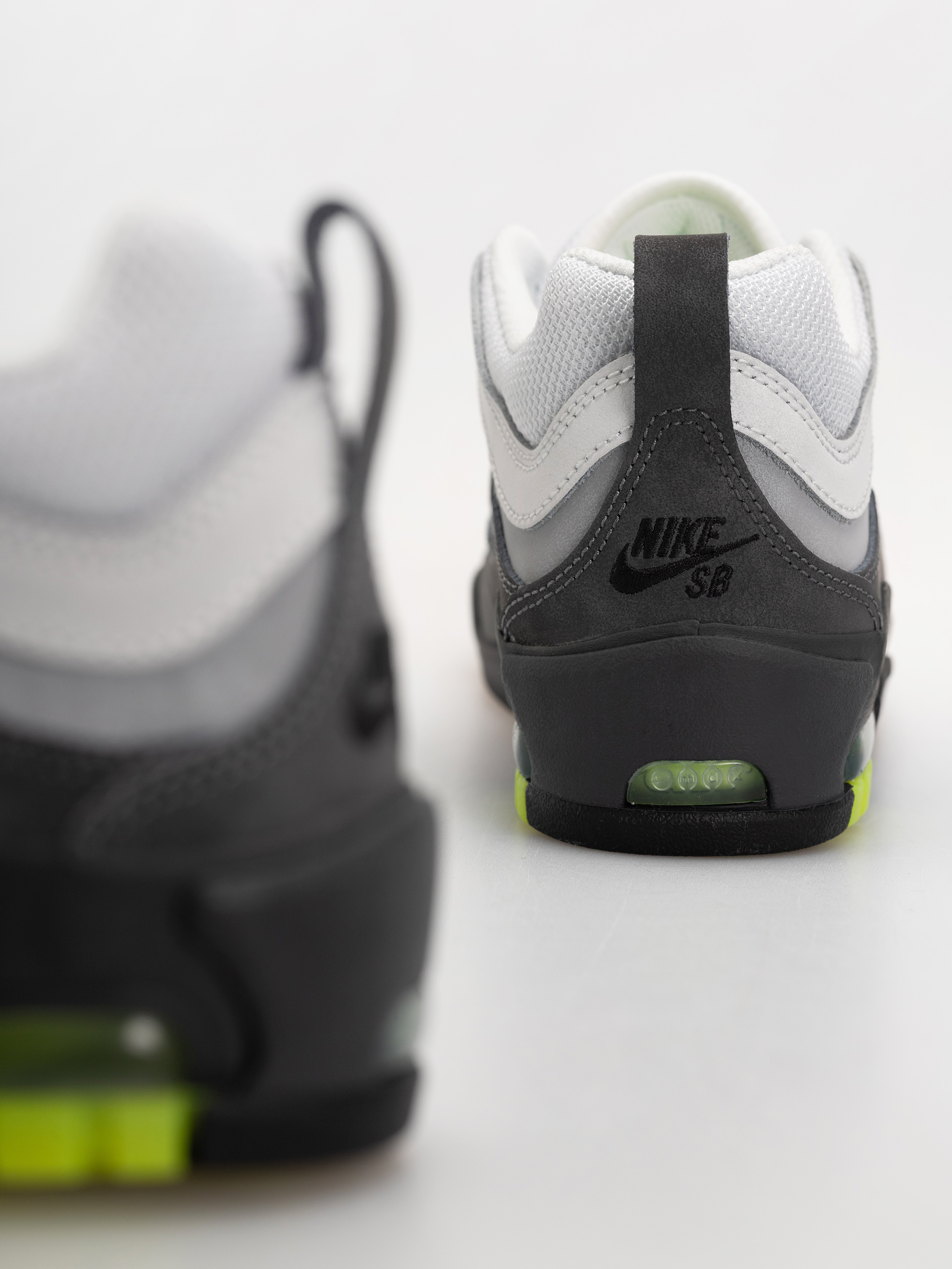 Buty Nike SB Air Max Ishod (black/neon yellow anthracite lt graphite)