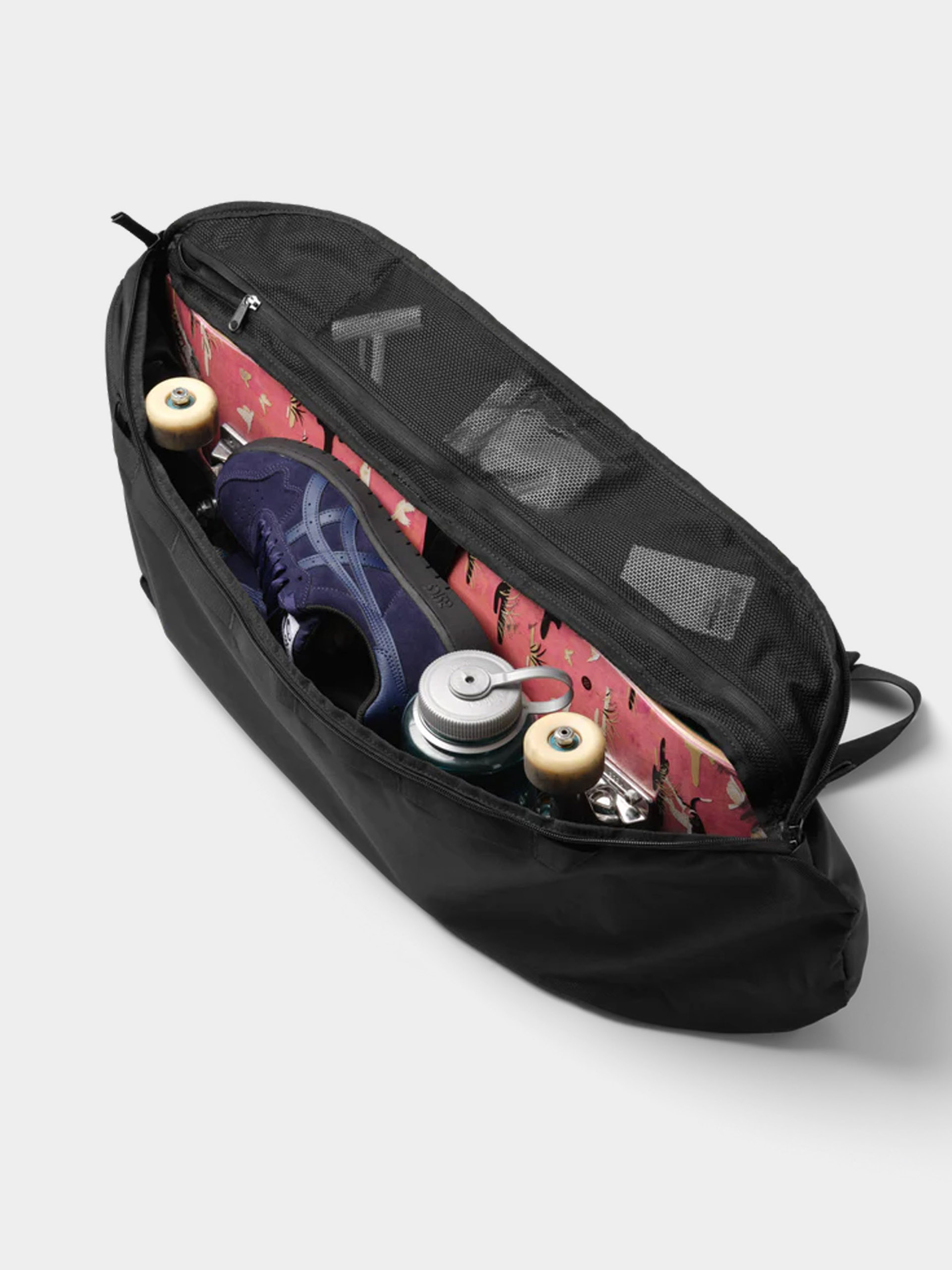 Plecak Db Skate Carrier 32L (black out)
