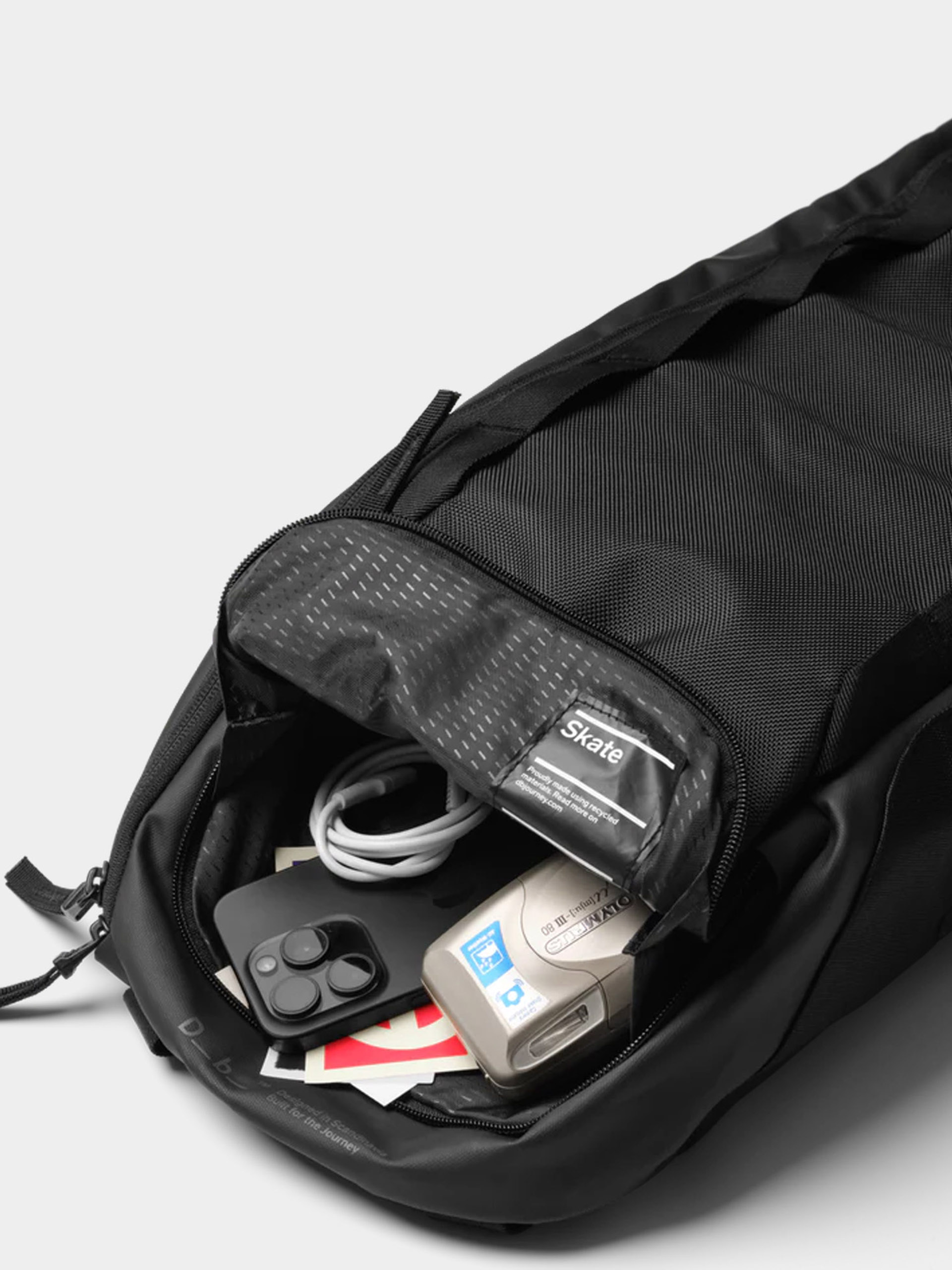 Plecak Db Skate Carrier 32L (black out)
