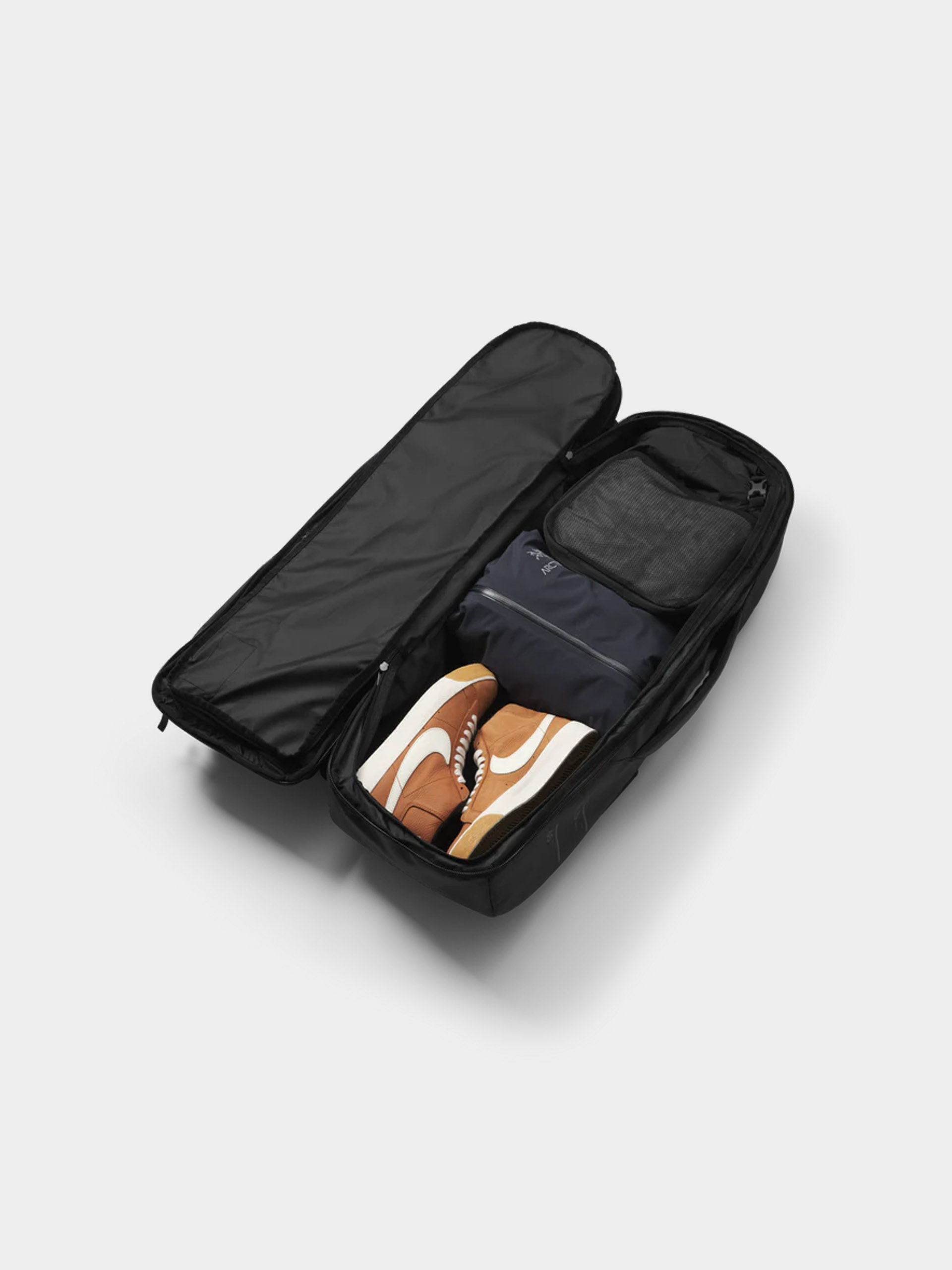 Plecak Db Skateboarding Pro Travel Pack 65L (black out)