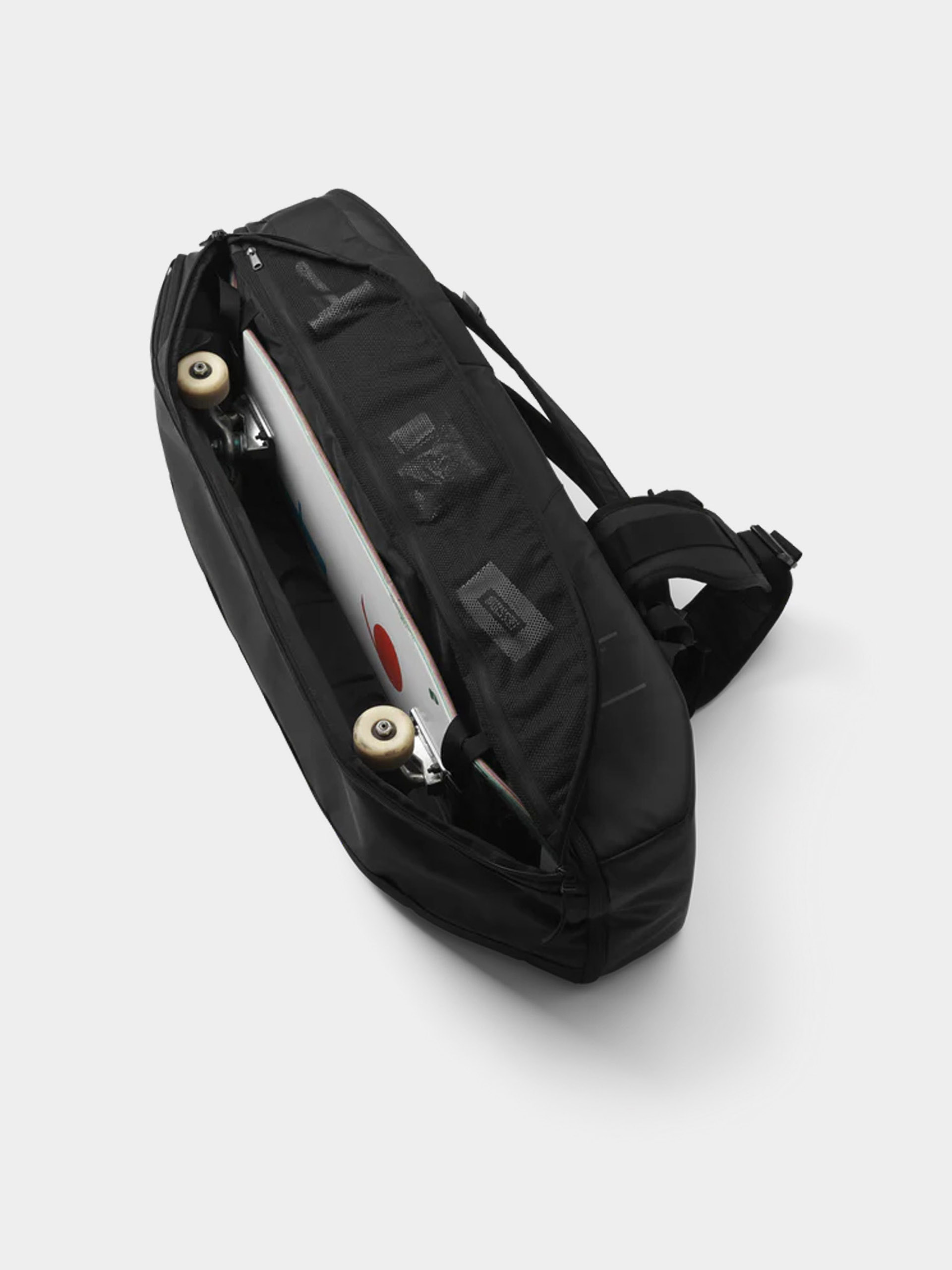 Plecak Db Skateboarding Pro Travel Pack 65L (black out)