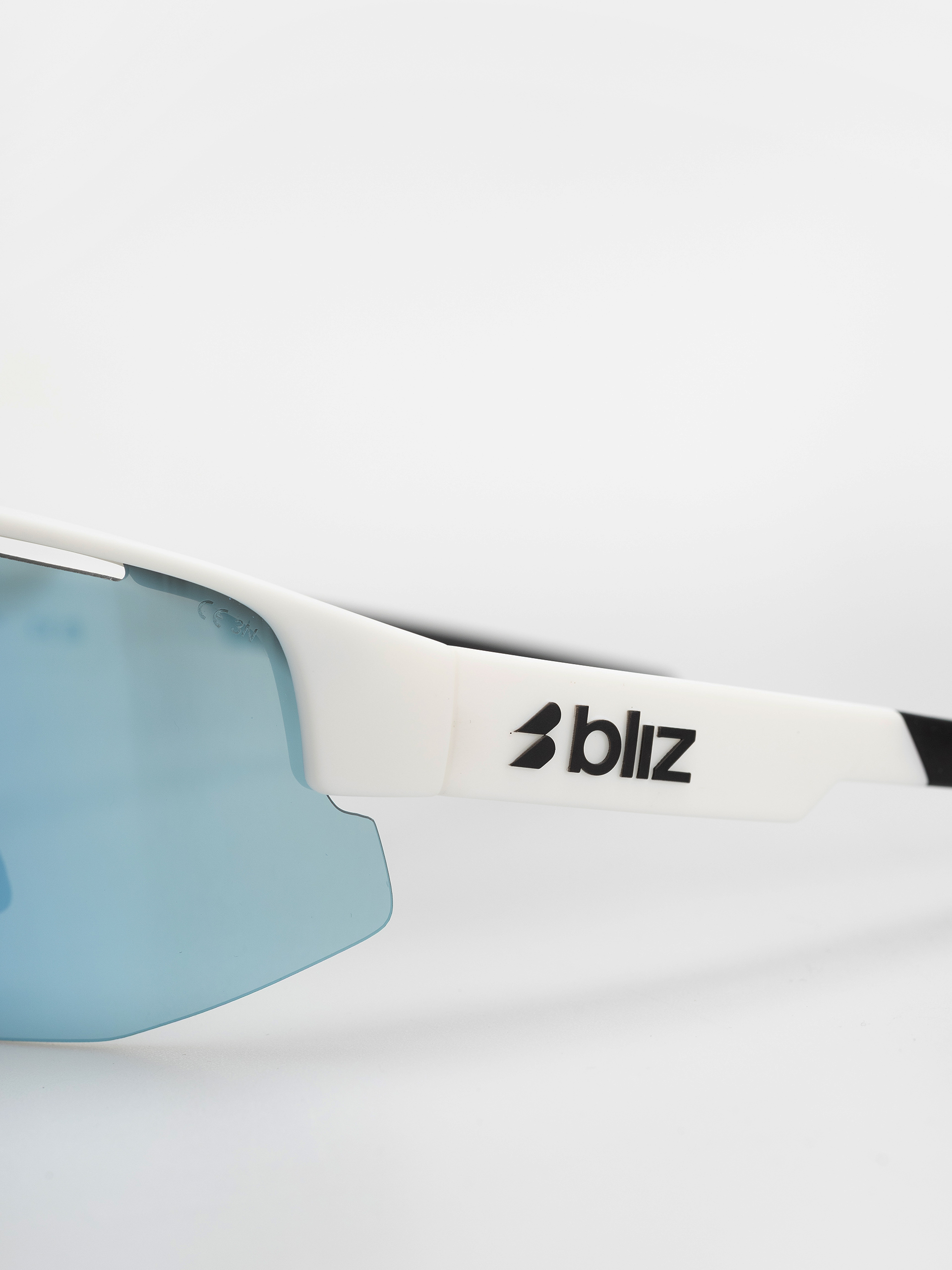 Okulary przeciwsłoneczne Bliz Matrix Small (matt white/smoke w blue multi)