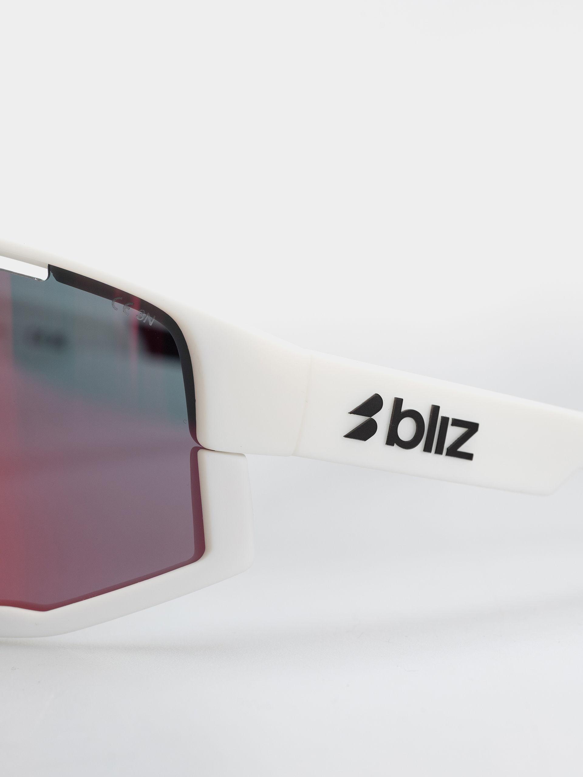 Okulary przeciwsłoneczne Bliz Fusion (matt white/matt white jawbone + spare jawbone in black/smoke w red multi)