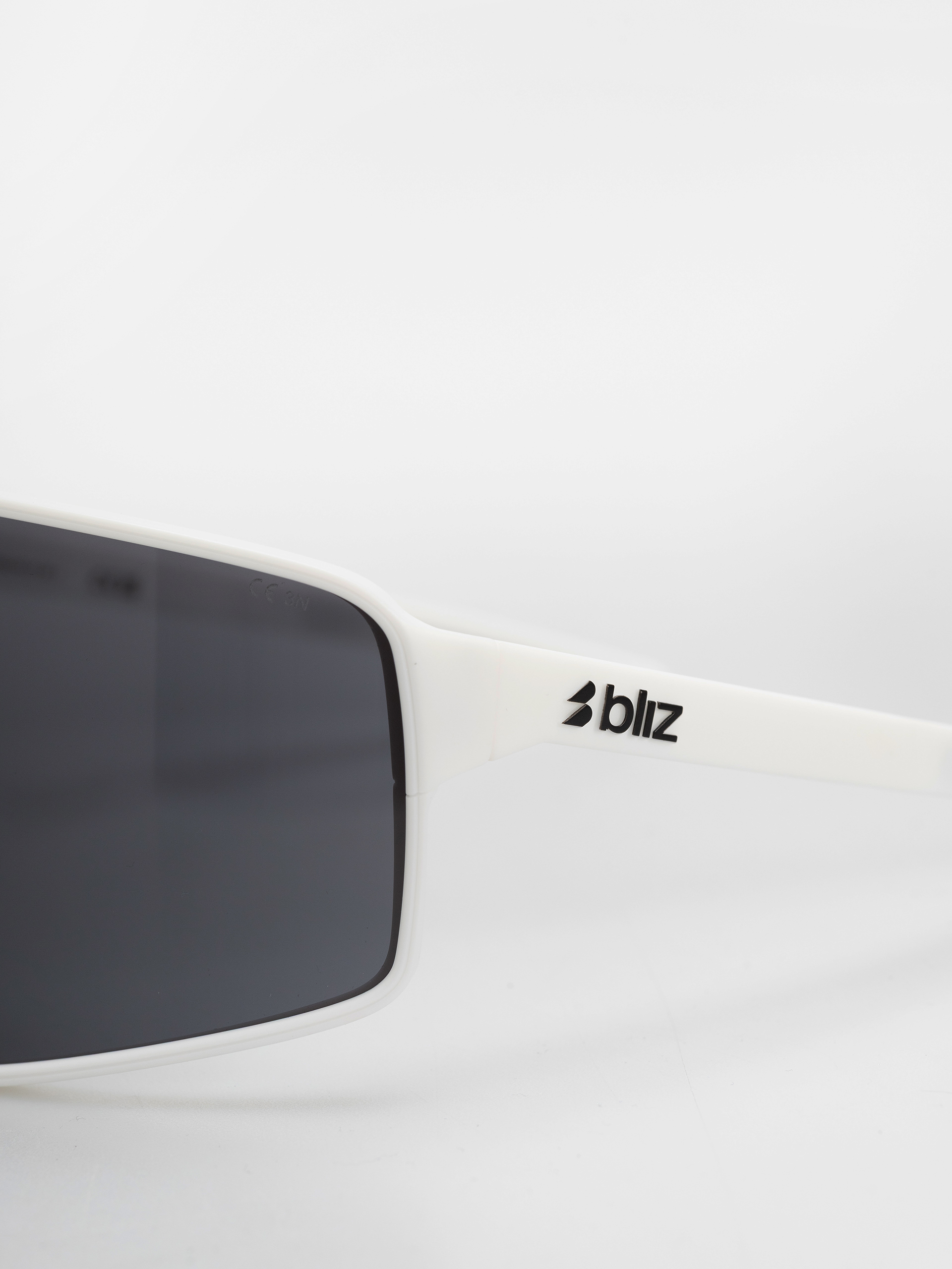 Okulary przeciwsłoneczne Bliz P001 (white/smoke)
