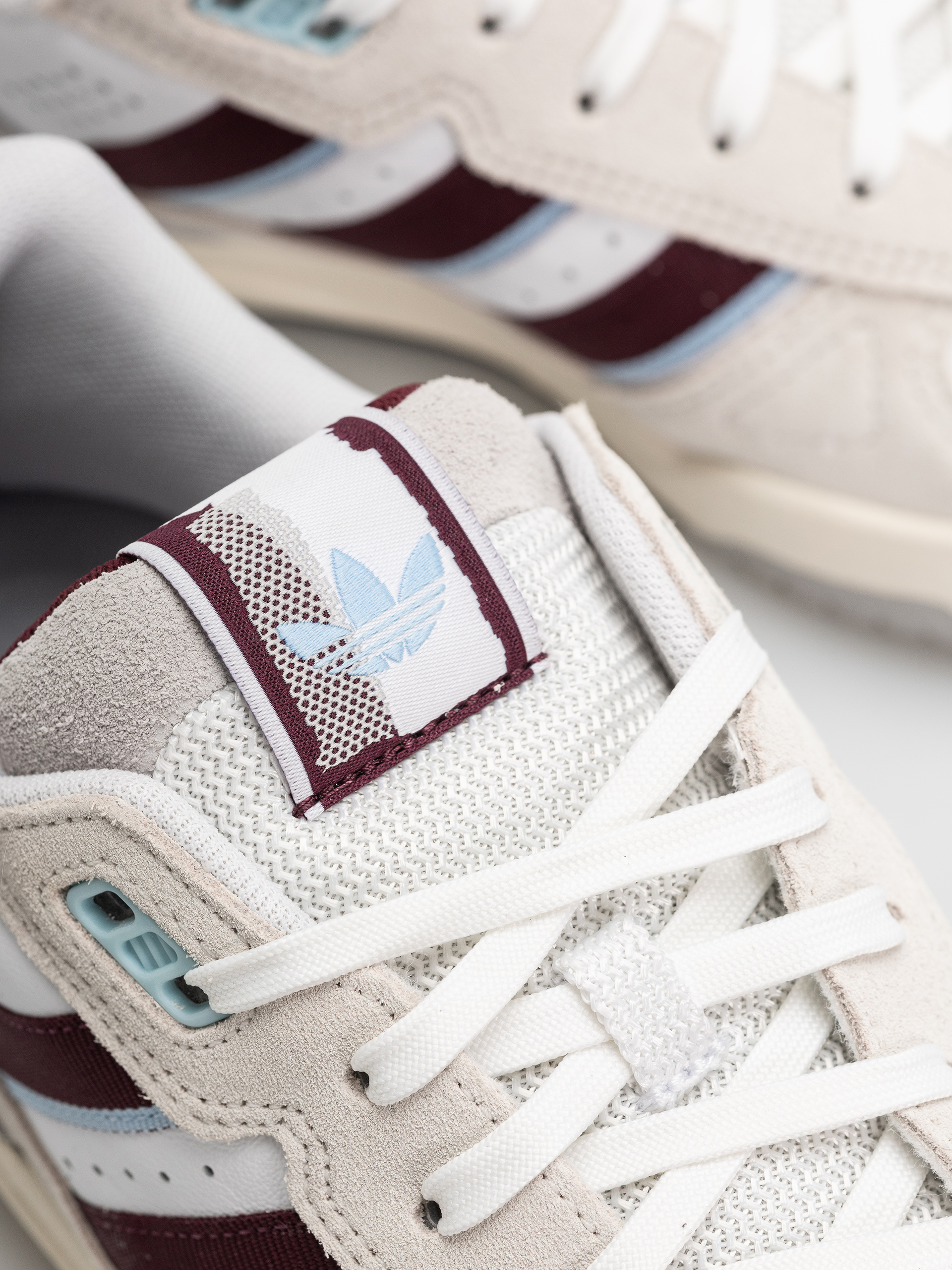 Buty adidas Tekkira Cup (ftwwht/maroon/clesky)