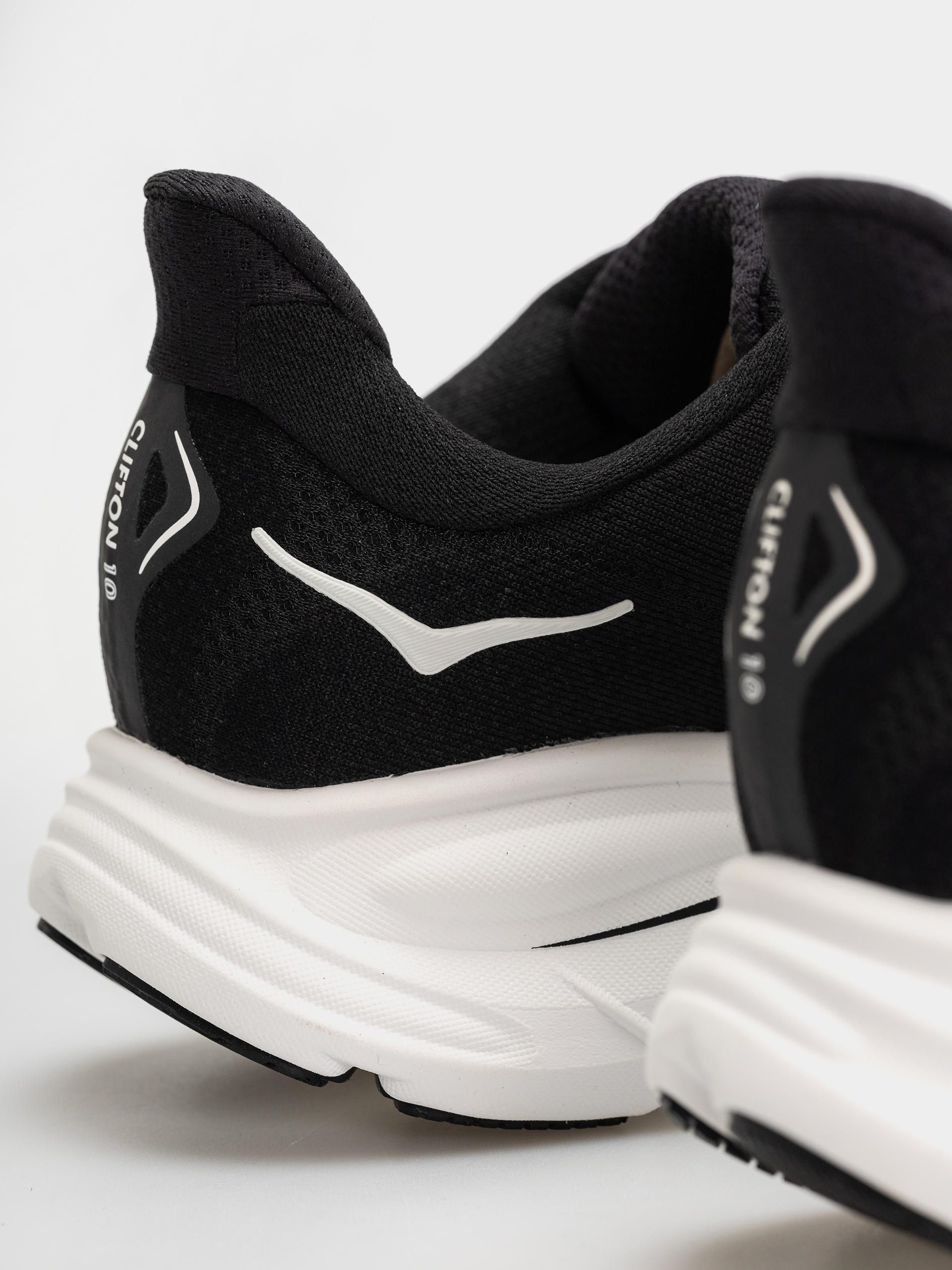 Buty Hoka Clifton 10 (black/white)