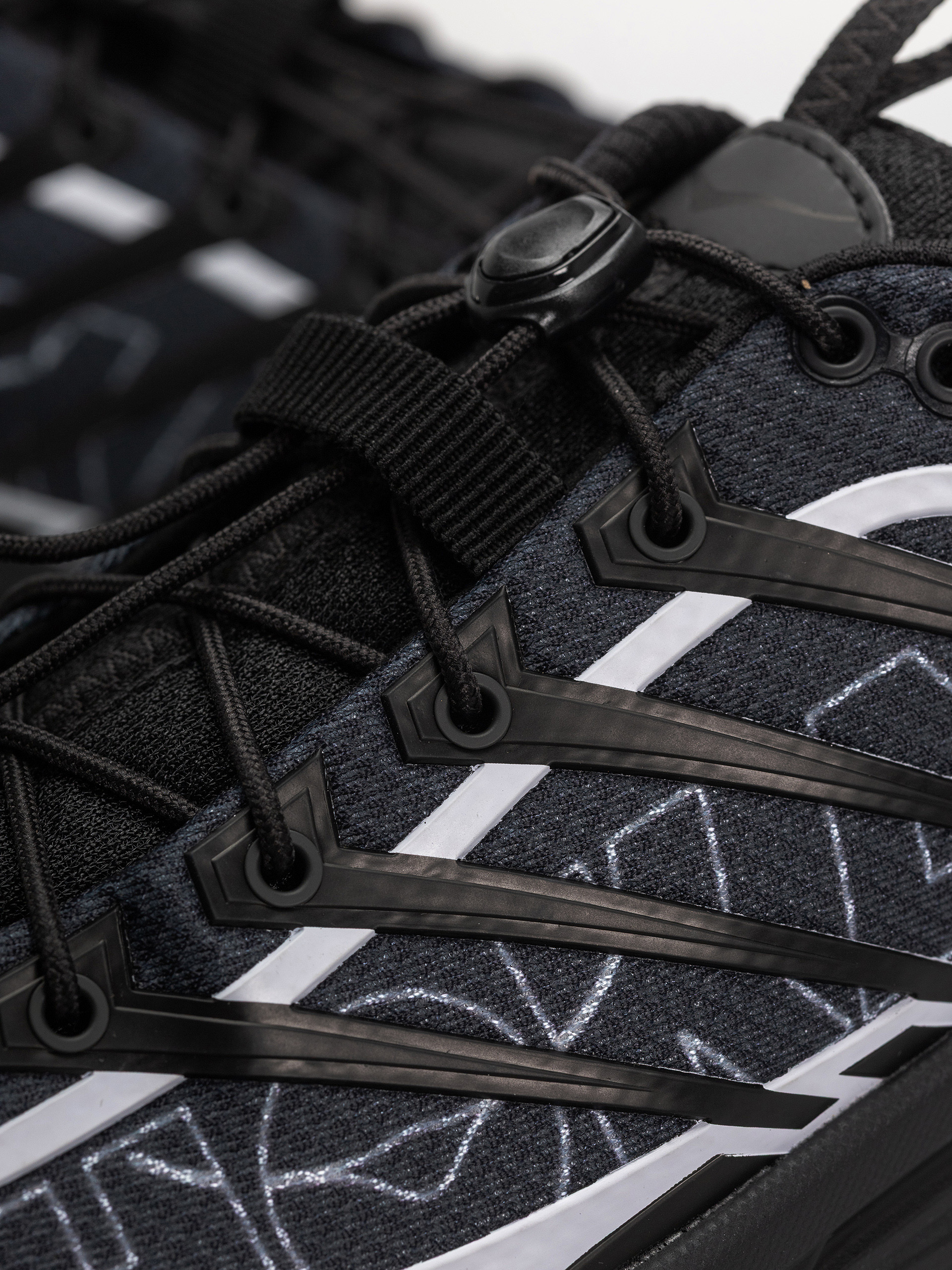Buty Hoka Mafate Three2 Wordmark (carbon black/ambient blue)