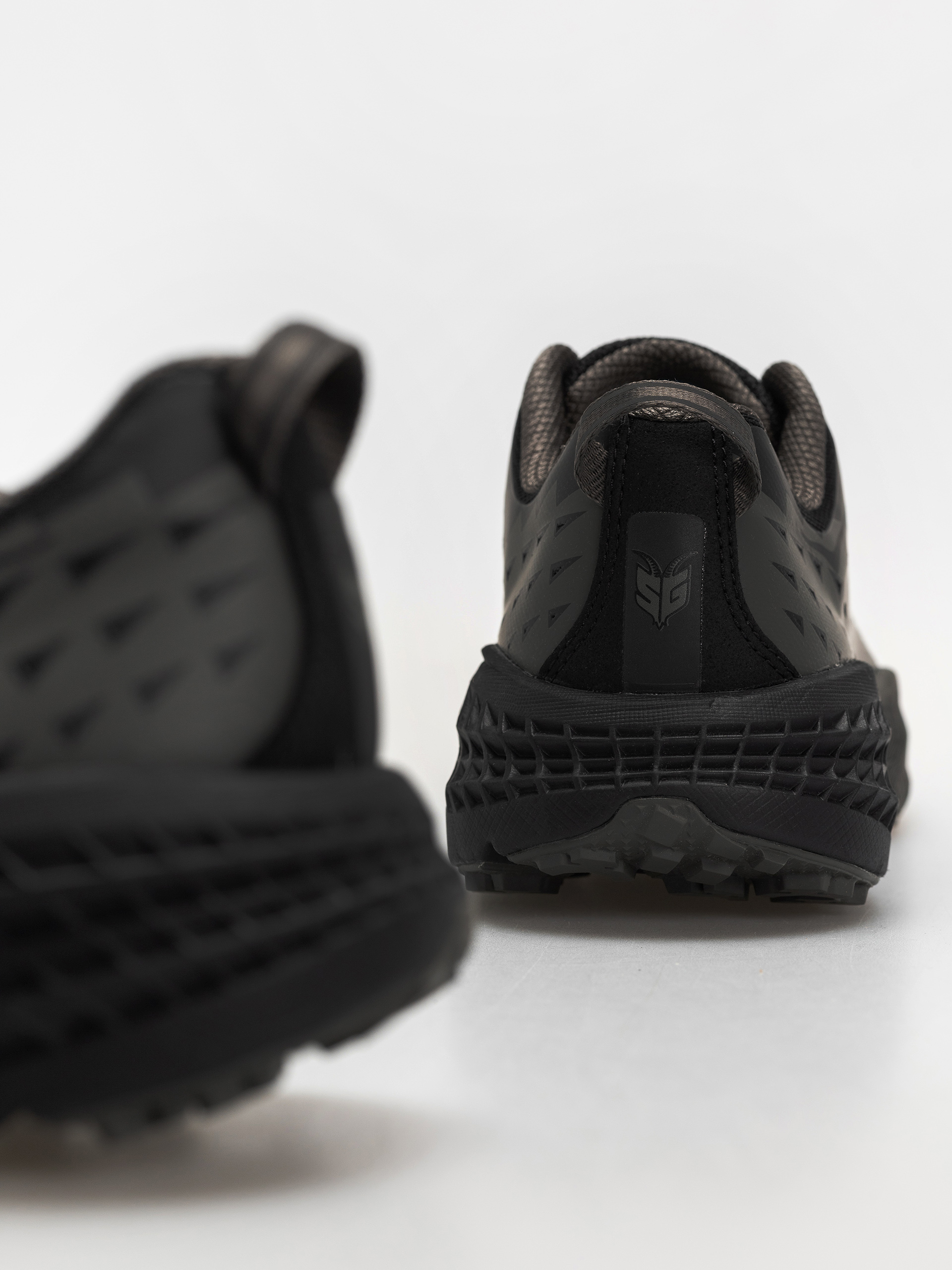 Buty Hoka Speedgoat 2 (black/asphalt grey)