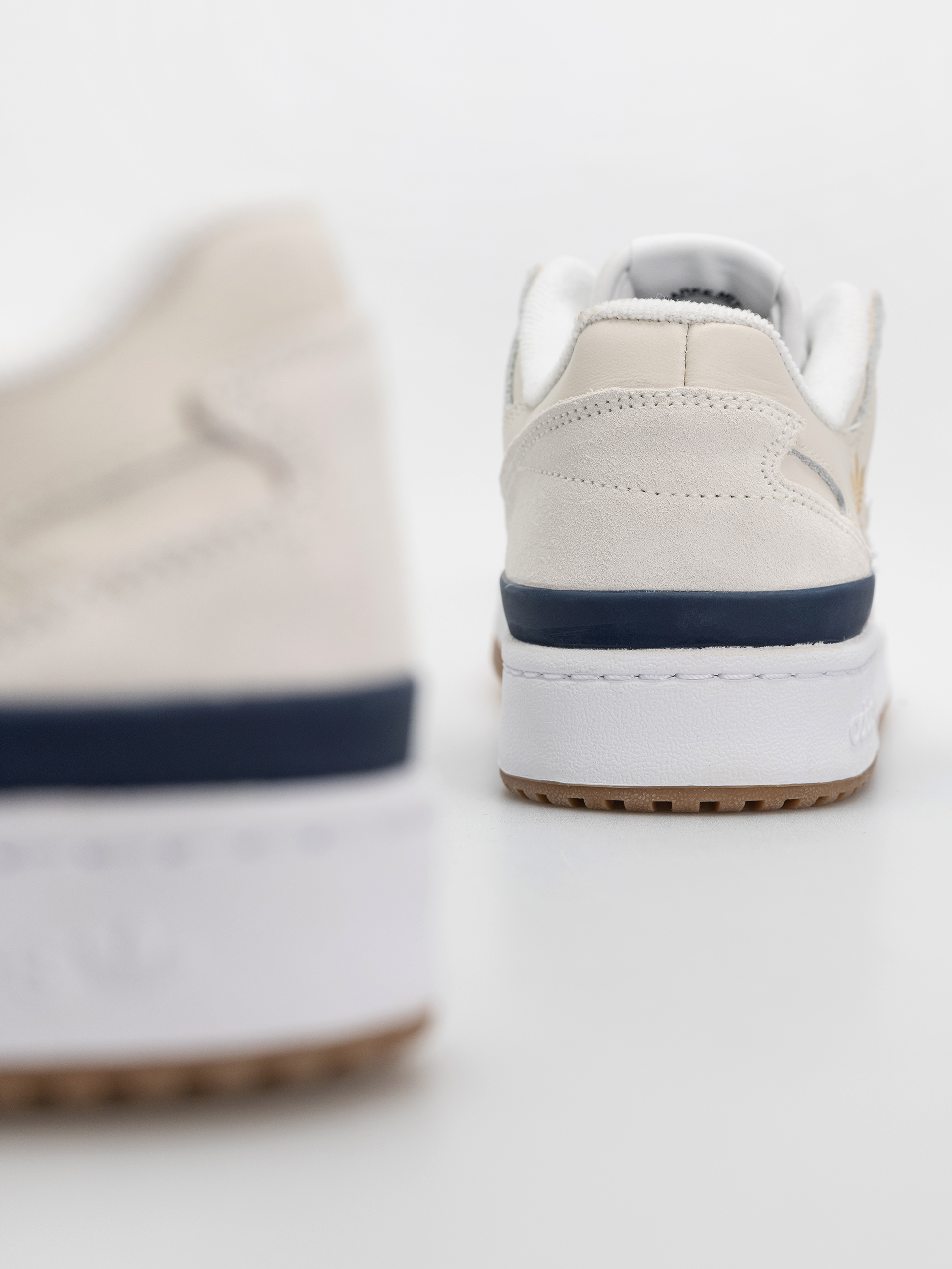 Buty adidas Forum 84 Low Adv (cwhite/conavy/ftwwht)