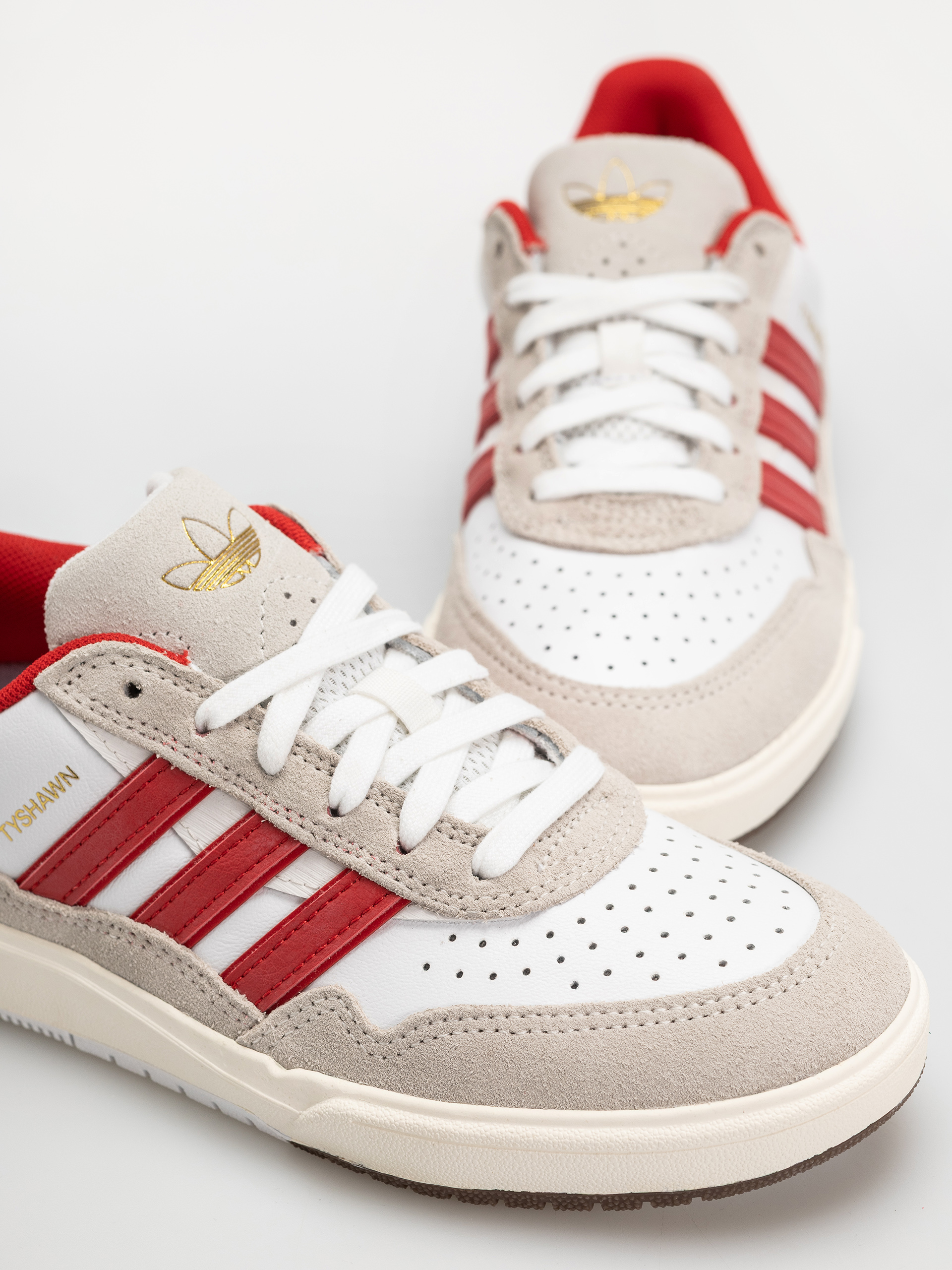 Buty adidas Tyshawn II (ftwwht/betsca/cwhite)