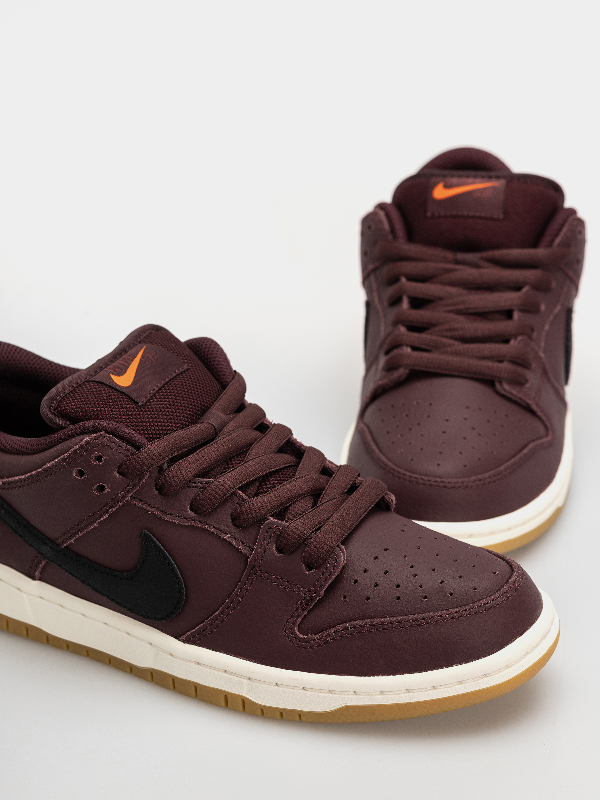 Buty Nike SB Dunk Low Pro ISO (burgundy crush/black mystic dates sail)