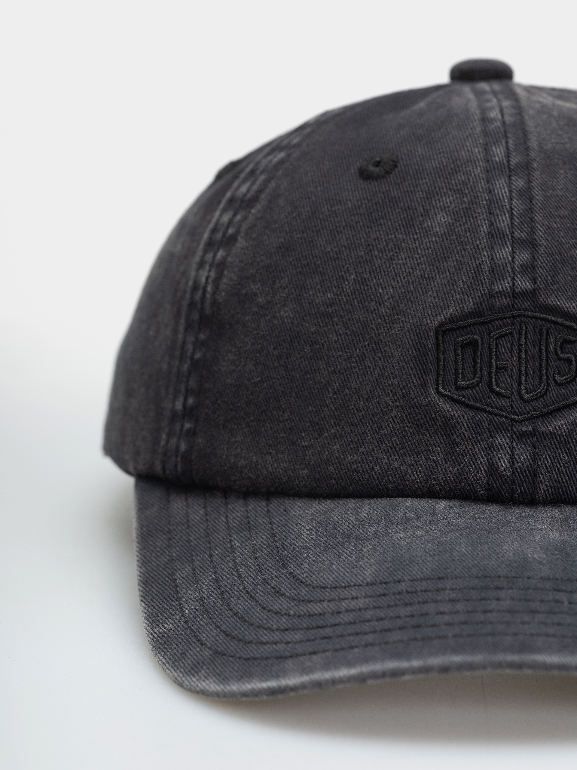 Czapka z daszkiem Deus Ex Machina Shield Garment Dyed Dad (black)
