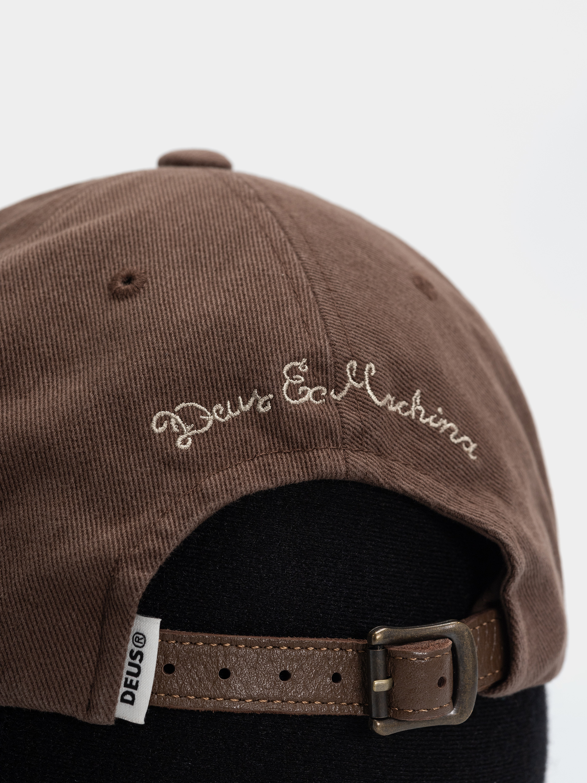 Czapka z daszkiem Deus Ex Machina Emblem College Address (brown)