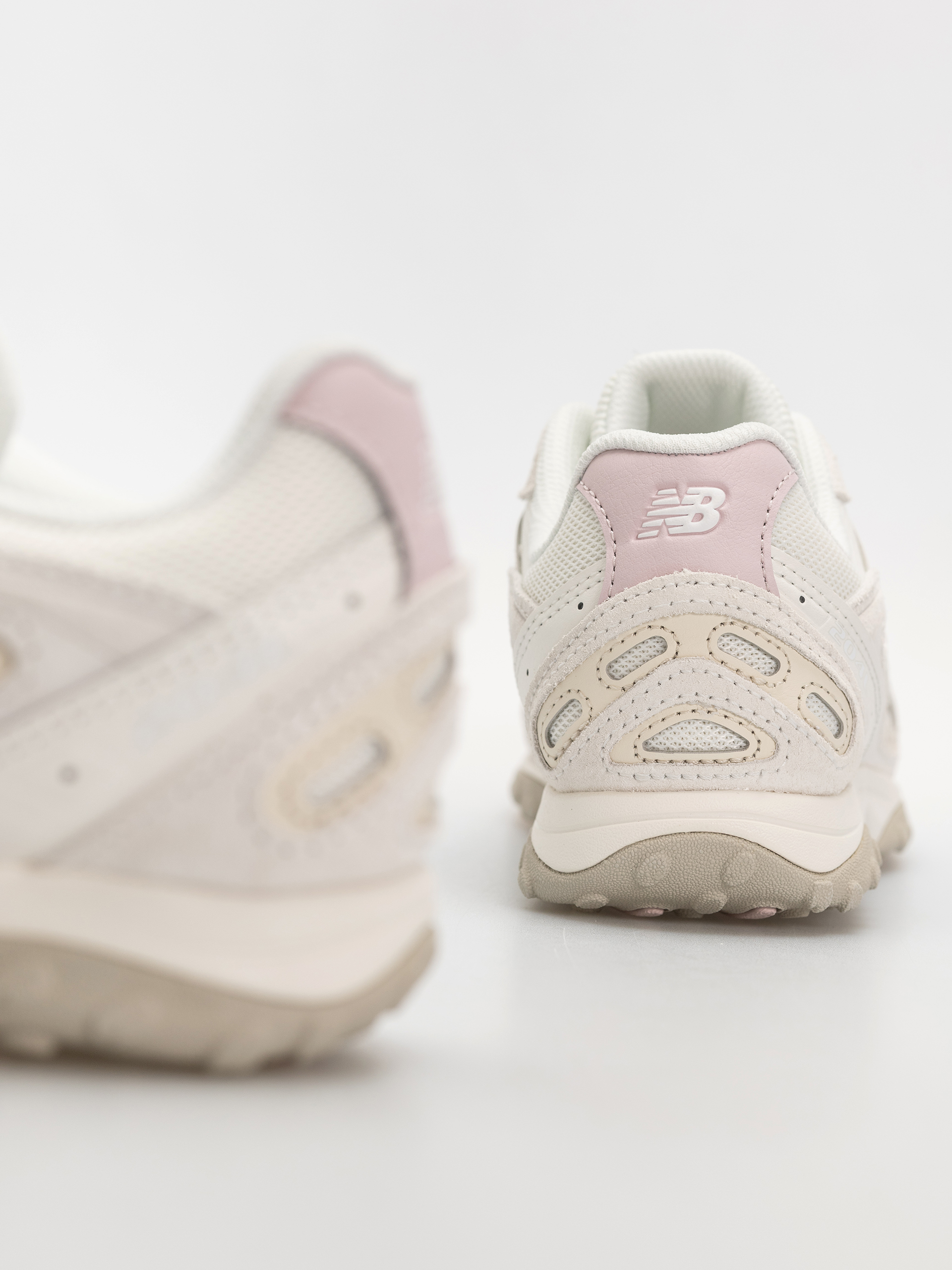 Buty New Balance 204 (sea salt/stone pink)