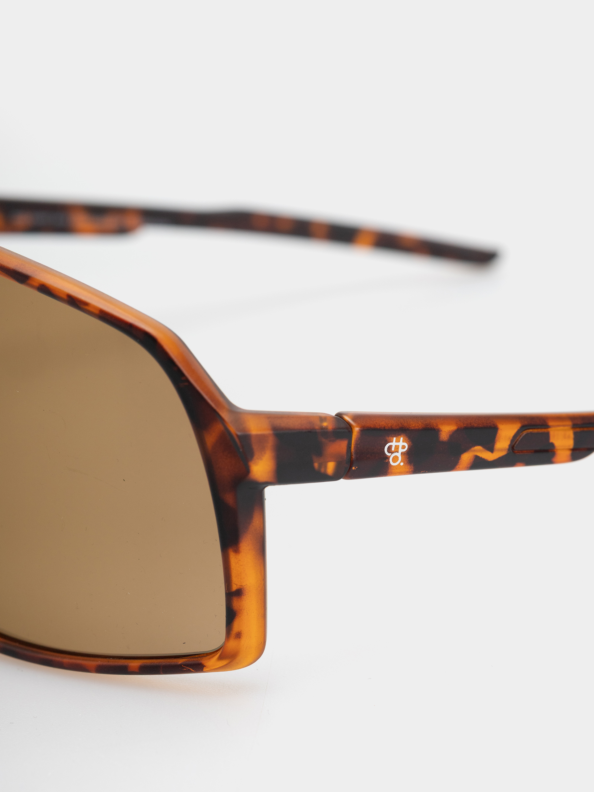 Okulary przeciwsłoneczne CHPO Erica (matte turtle brown/gold mirror)