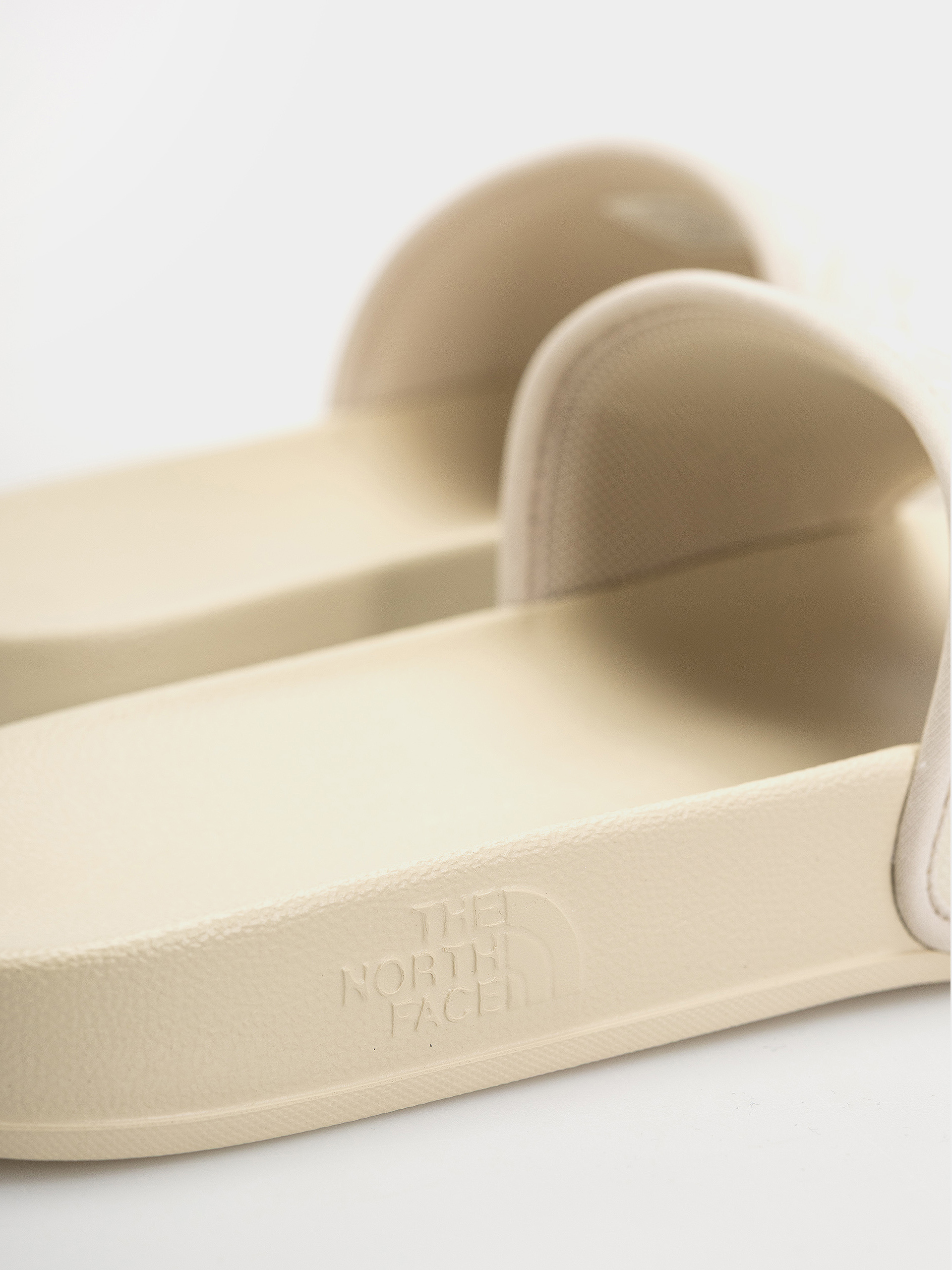 Klapki The North Face Base Camp III (desert stone/wh)