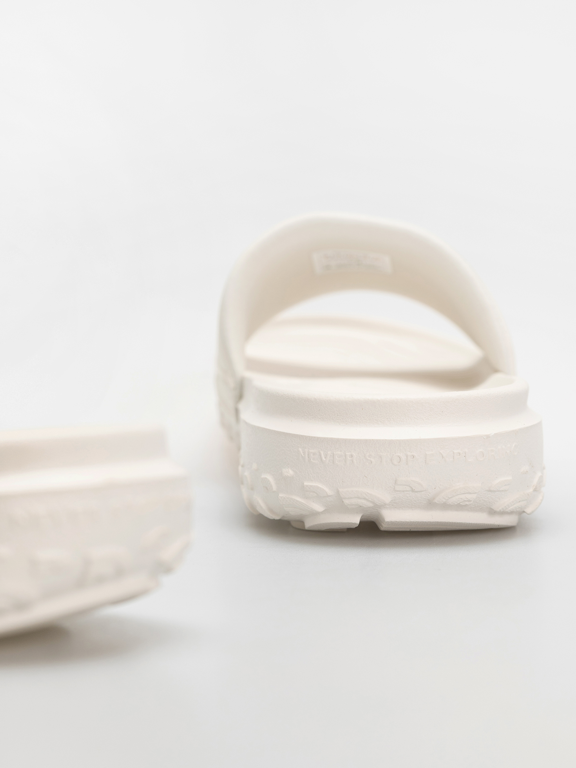 Klapki The North Face Never Stop Cush (white dune/lava)