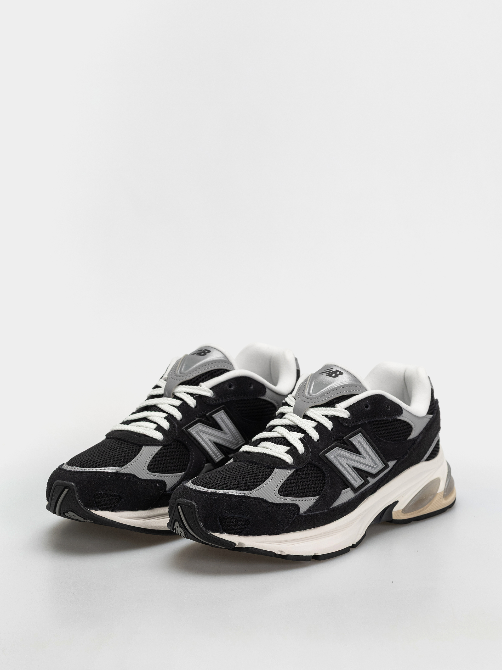 Buty New Balance 2010 (black/shadow grey/sea salt)