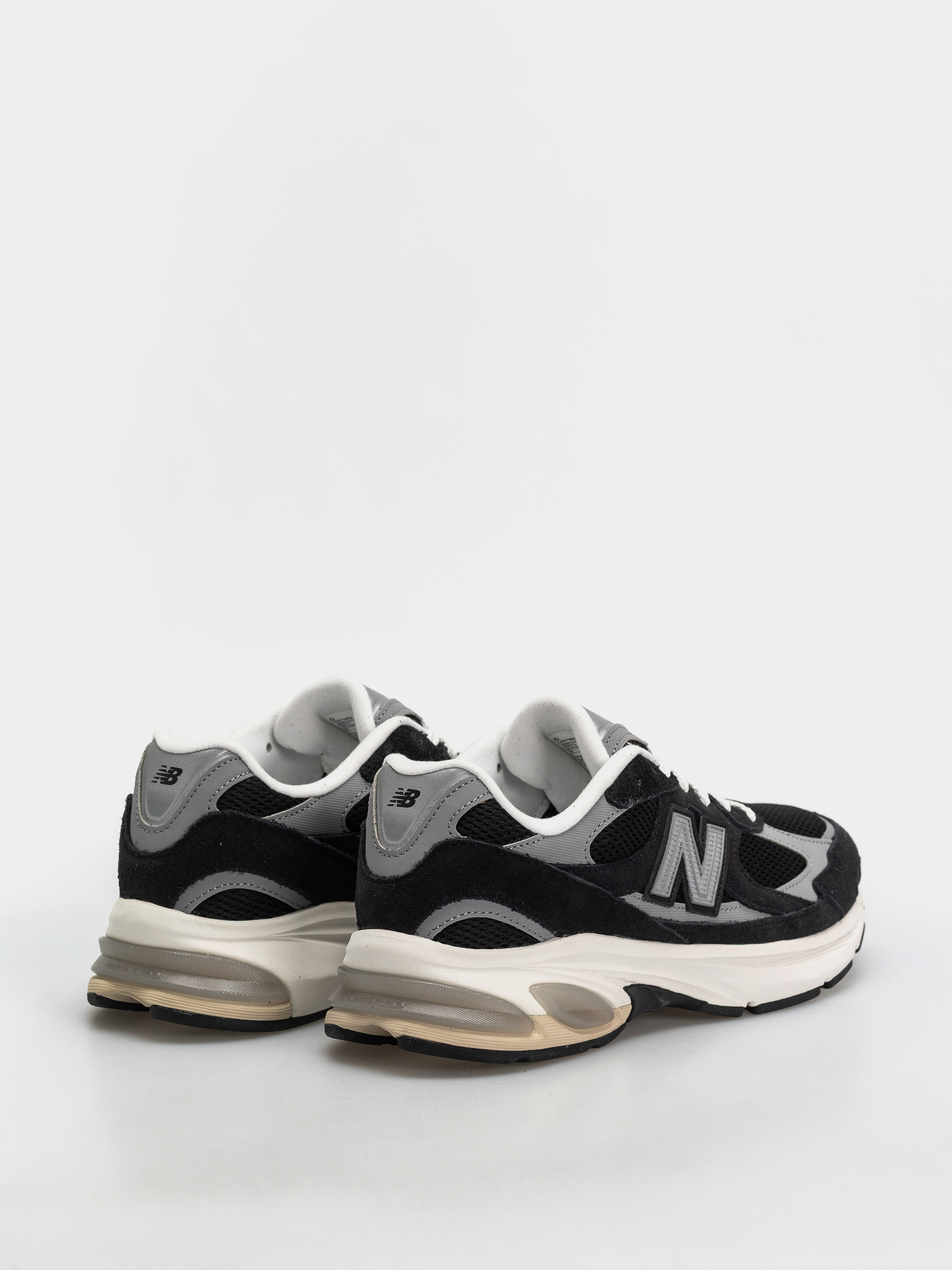 Buty New Balance 2010 (black/shadow grey/sea salt)