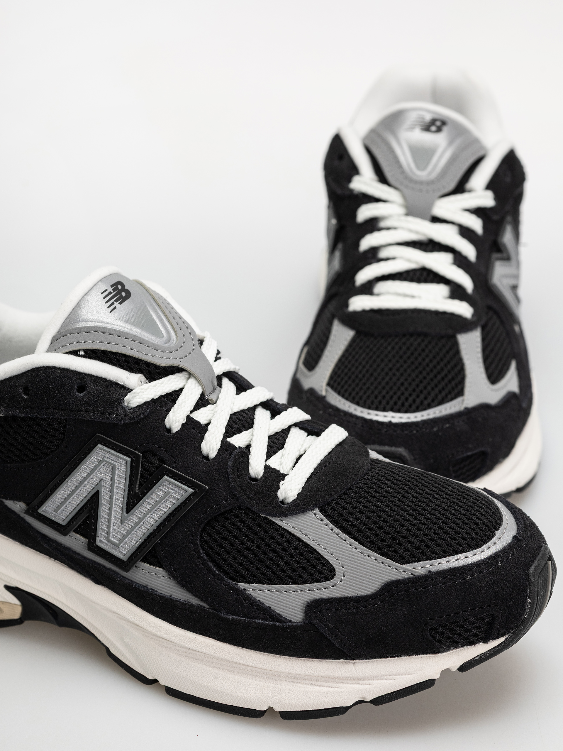 Buty New Balance 2010 (black/shadow grey/sea salt)