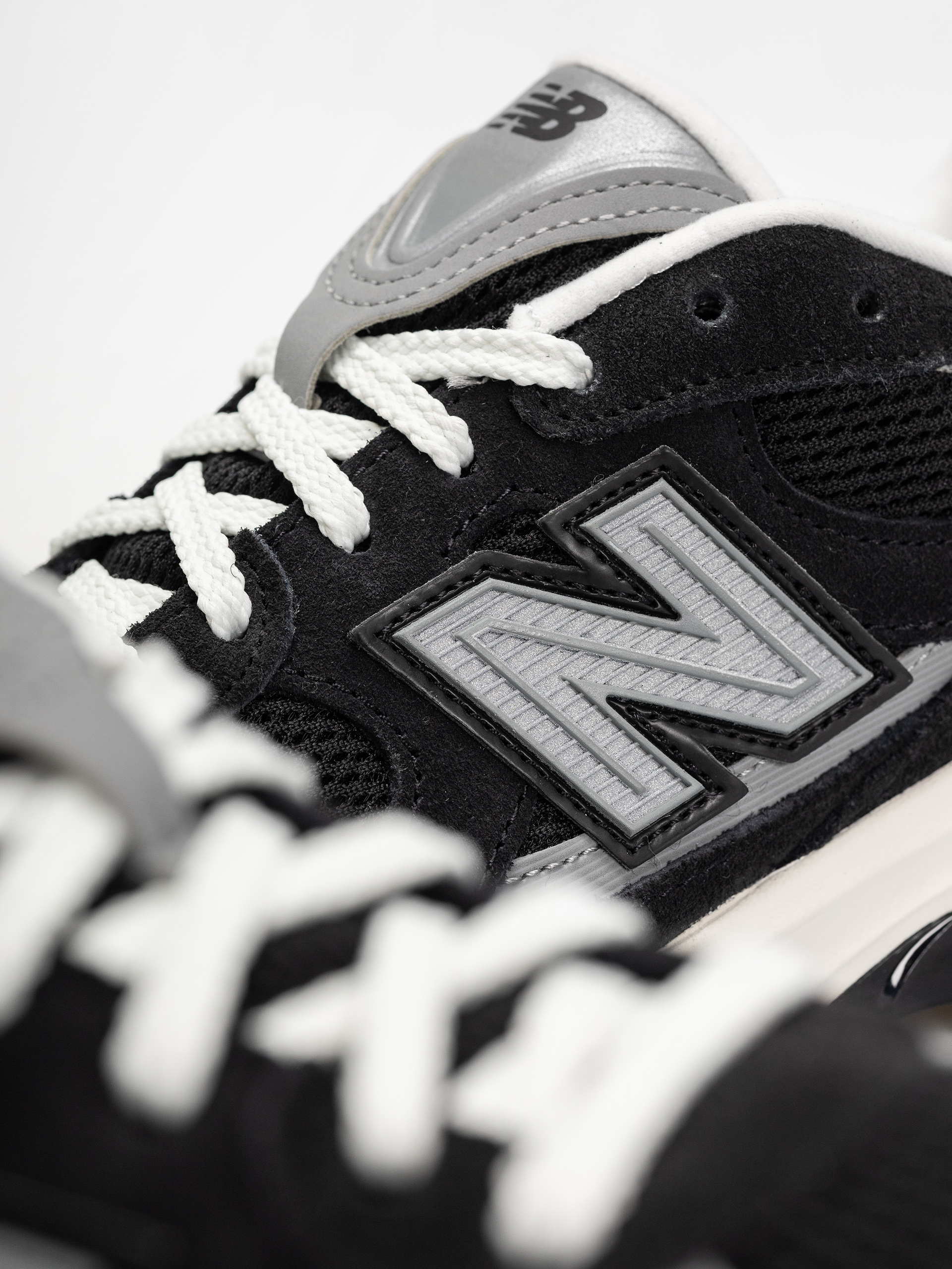 Buty New Balance 2010 (black/shadow grey/sea salt)