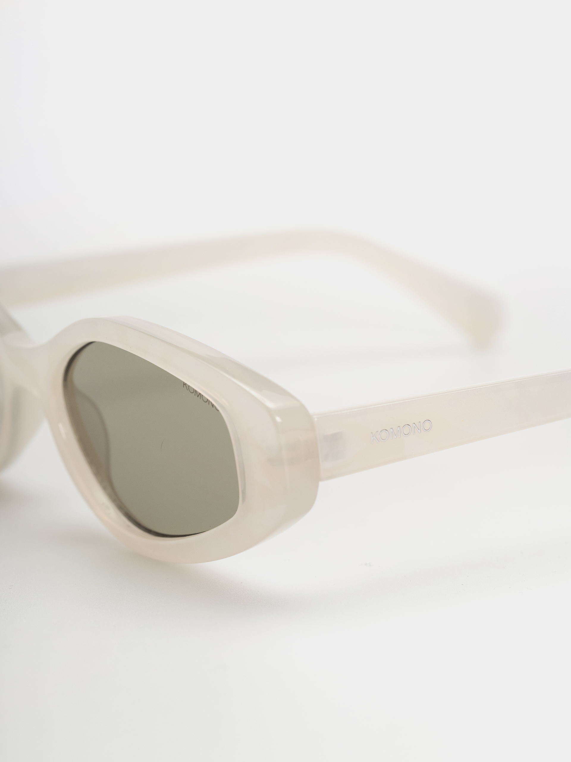 Okulary przeciwsłoneczne Komono Margot (alabaster green)