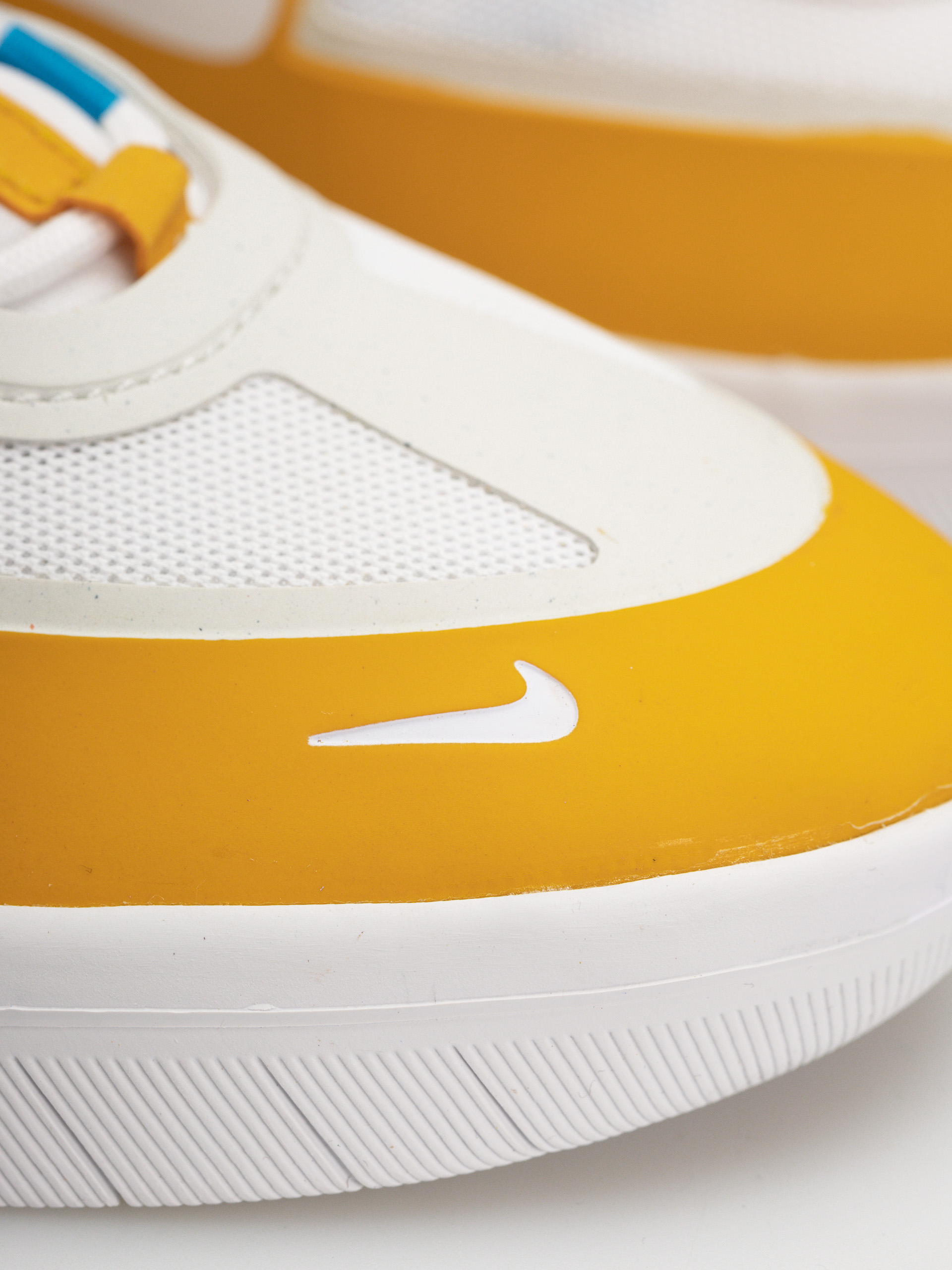 Buty Nike SB Nyjah Free 2 (dark sulfur/white laser blue)