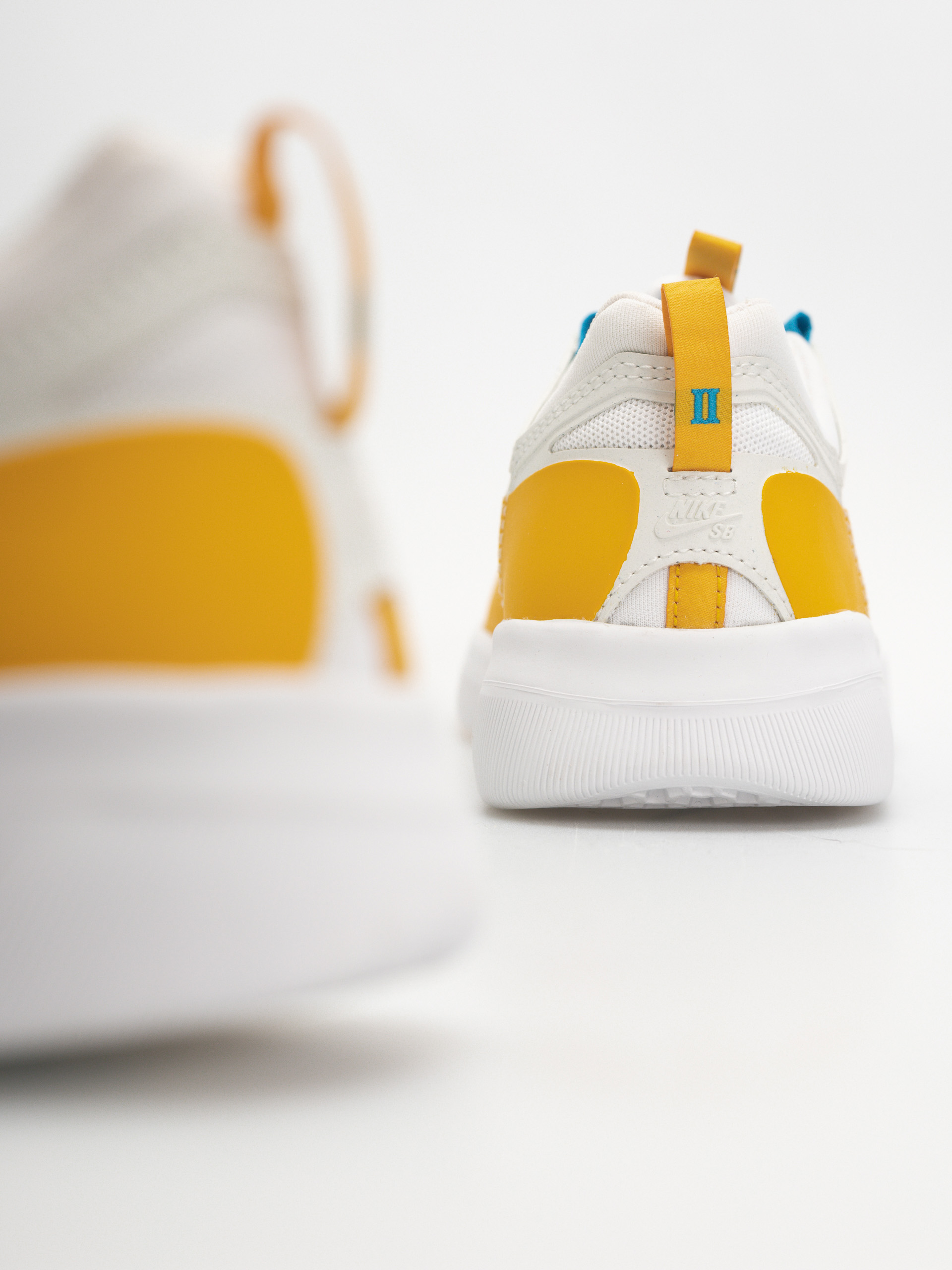 Buty Nike SB Nyjah Free 2 (dark sulfur/white laser blue)