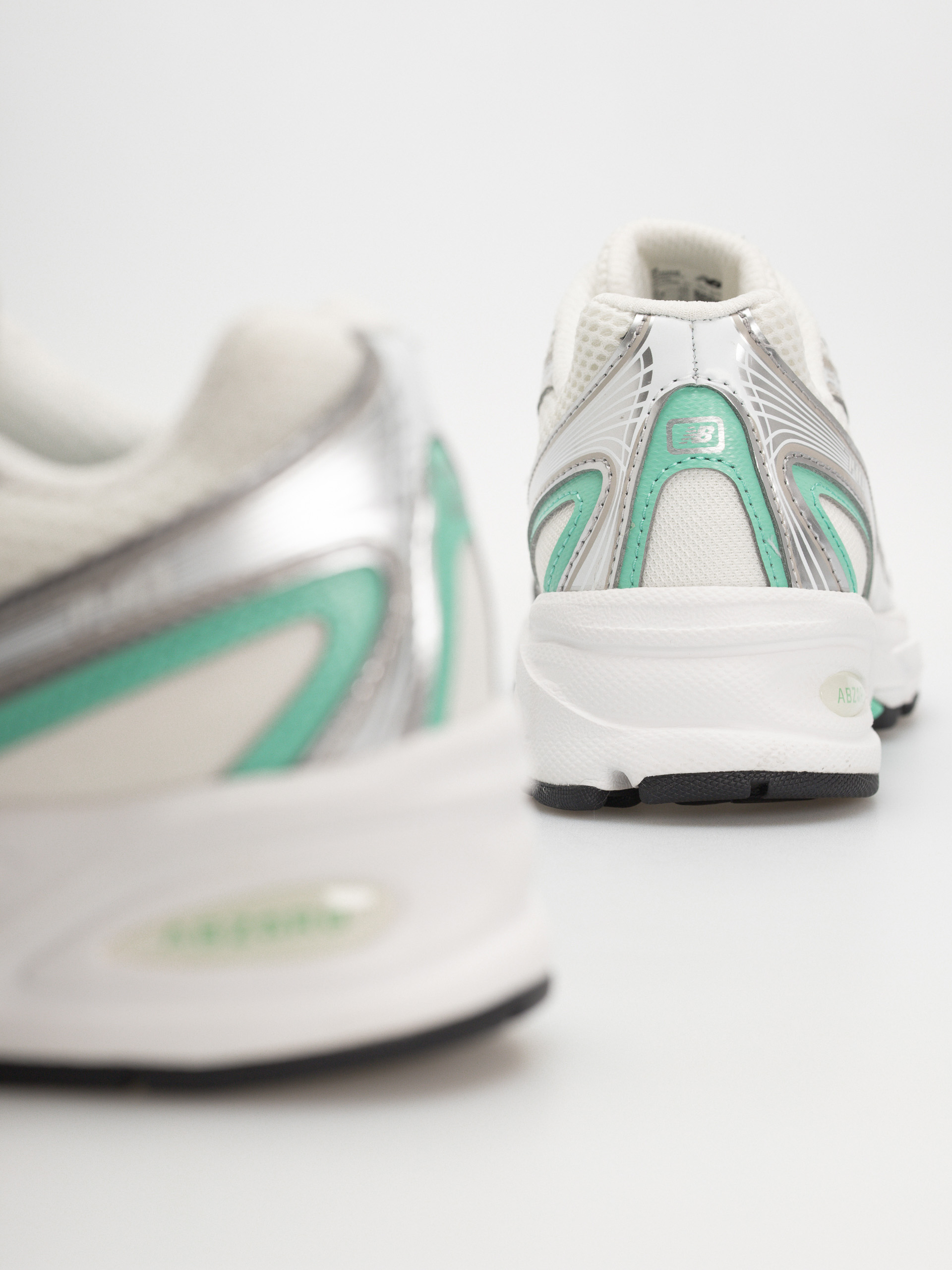 Buty New Balance 740 JR (silver metallic/deep end)